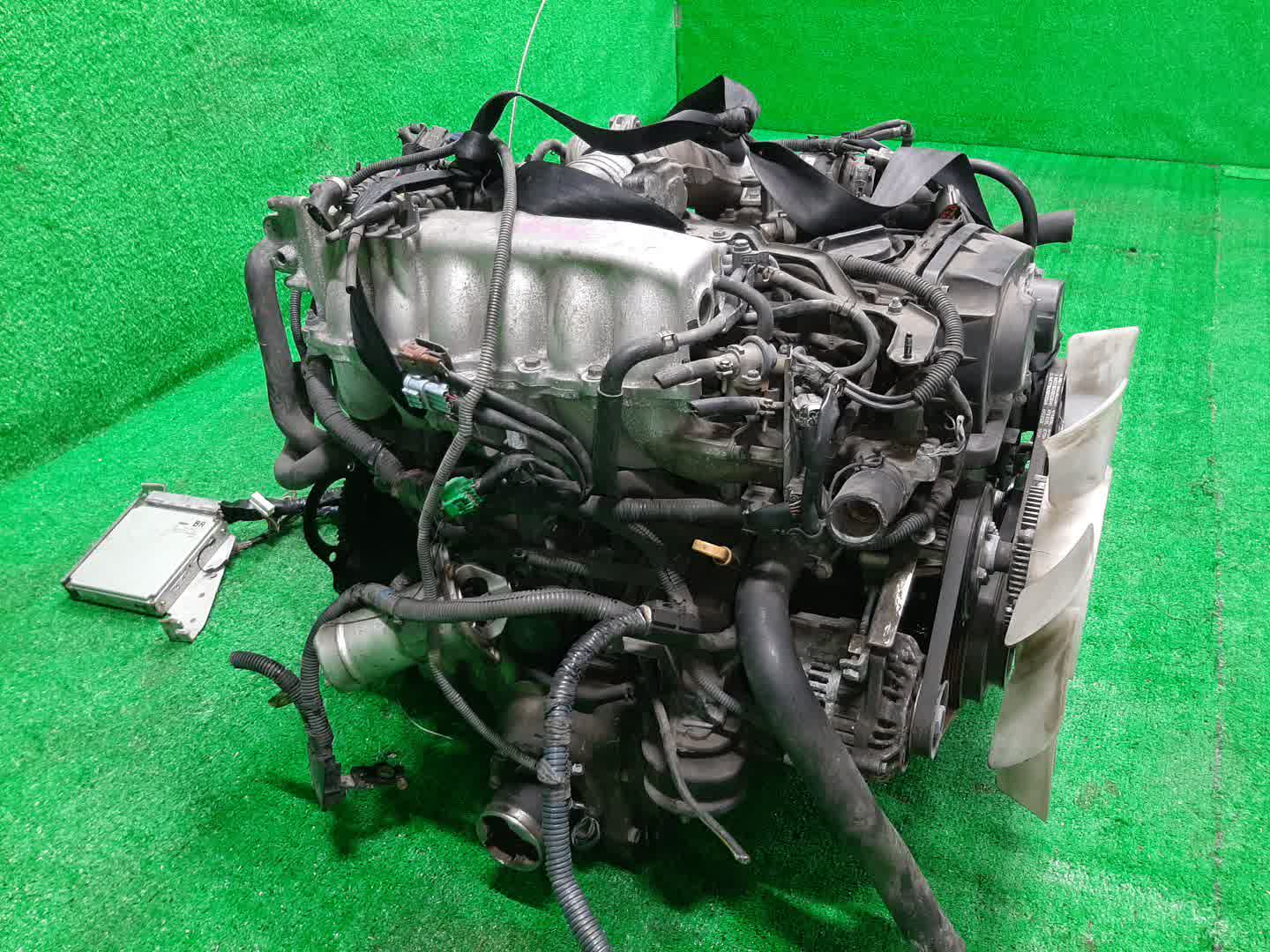 Двигатель NISSAN CEDRIC, GLORIA ENY34 RB25DET NEO 3 ракурс