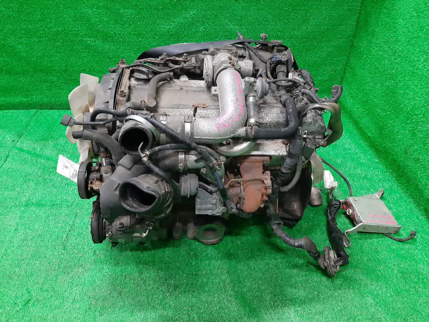Двигатель NISSAN CEDRIC, GLORIA ENY34 RB25DET NEO 4 ракурс
