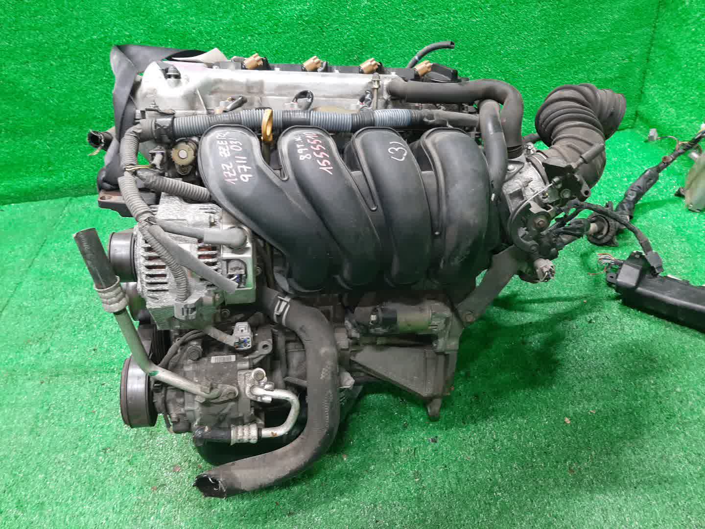 Двигатель TOYOTA COROLLA FIELDER ZZE122G 1ZZ-FE MEX 3 ракурс Двигатель TOYOTA COROLLA FIELDER ZZE122G 1ZZ-FE MEX 3 ракурс