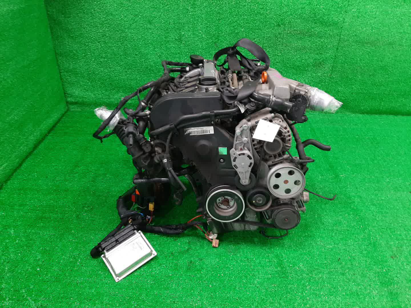 Двигатель AUDI A4 8ED, 8E, 8HE, 8H7, 8EC, B7, B6 BFB 133880 2 ракурс Двигатель AUDI A4 8ED, 8E, 8HE, 8H7, 8EC, B7, B6 BFB 133880 2 ракурс