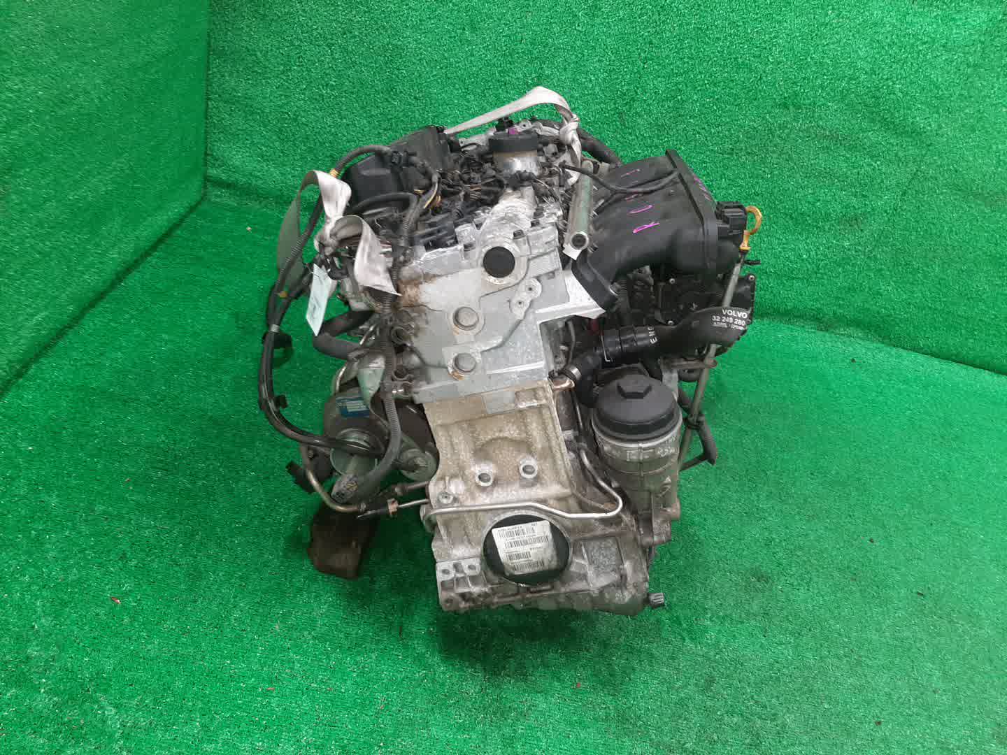 Двигатель VOLVO V60, S60, XC70, V70, XC60, S80 FW90, FS90, BZ90, BW90, DZ99, DZ90, AS60 B6304T4 04121108285 2 ракурс