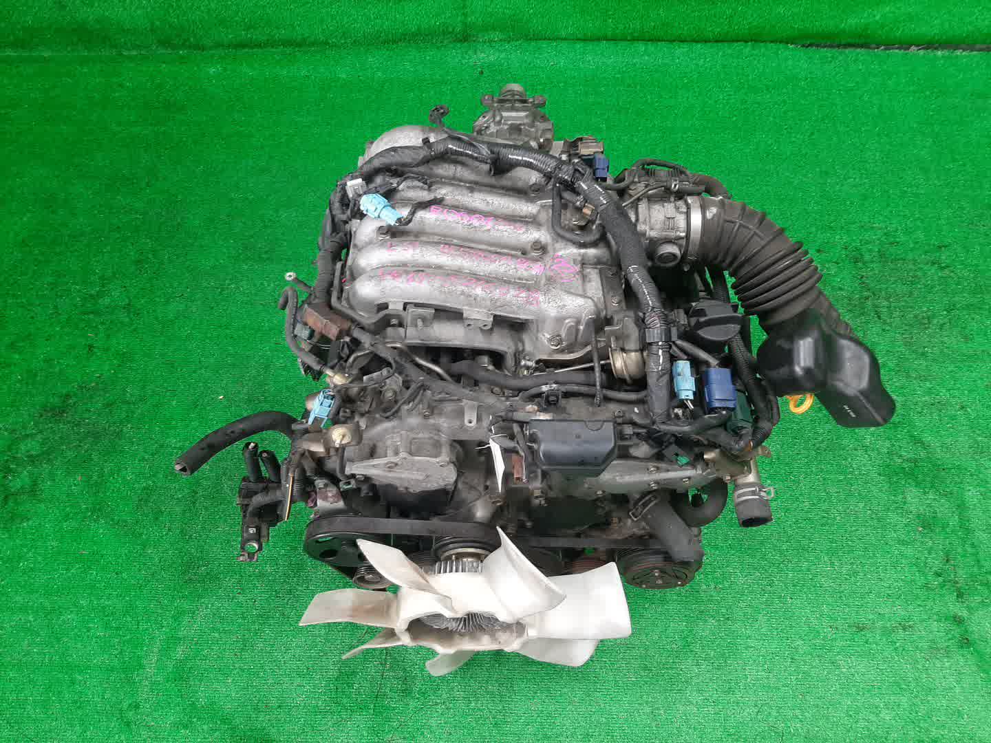 Двигатель NISSAN ELGRAND E51 VQ35DE SET 1 ракурс