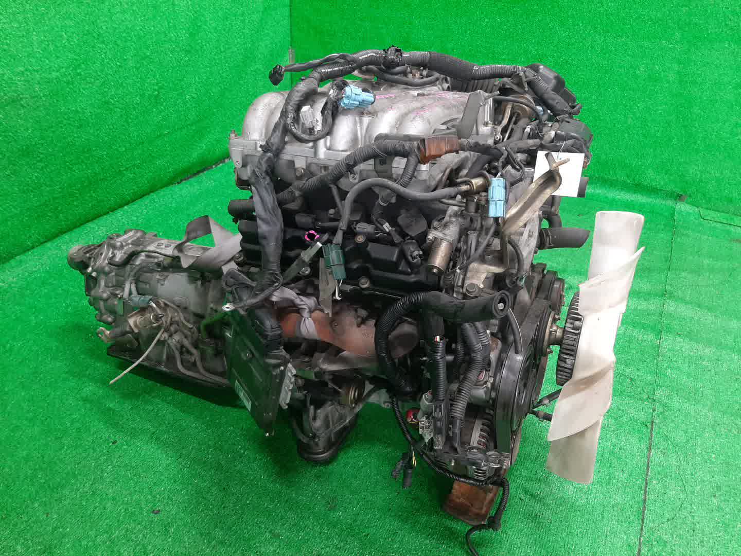Двигатель NISSAN ELGRAND E51 VQ35DE SET 3 ракурс