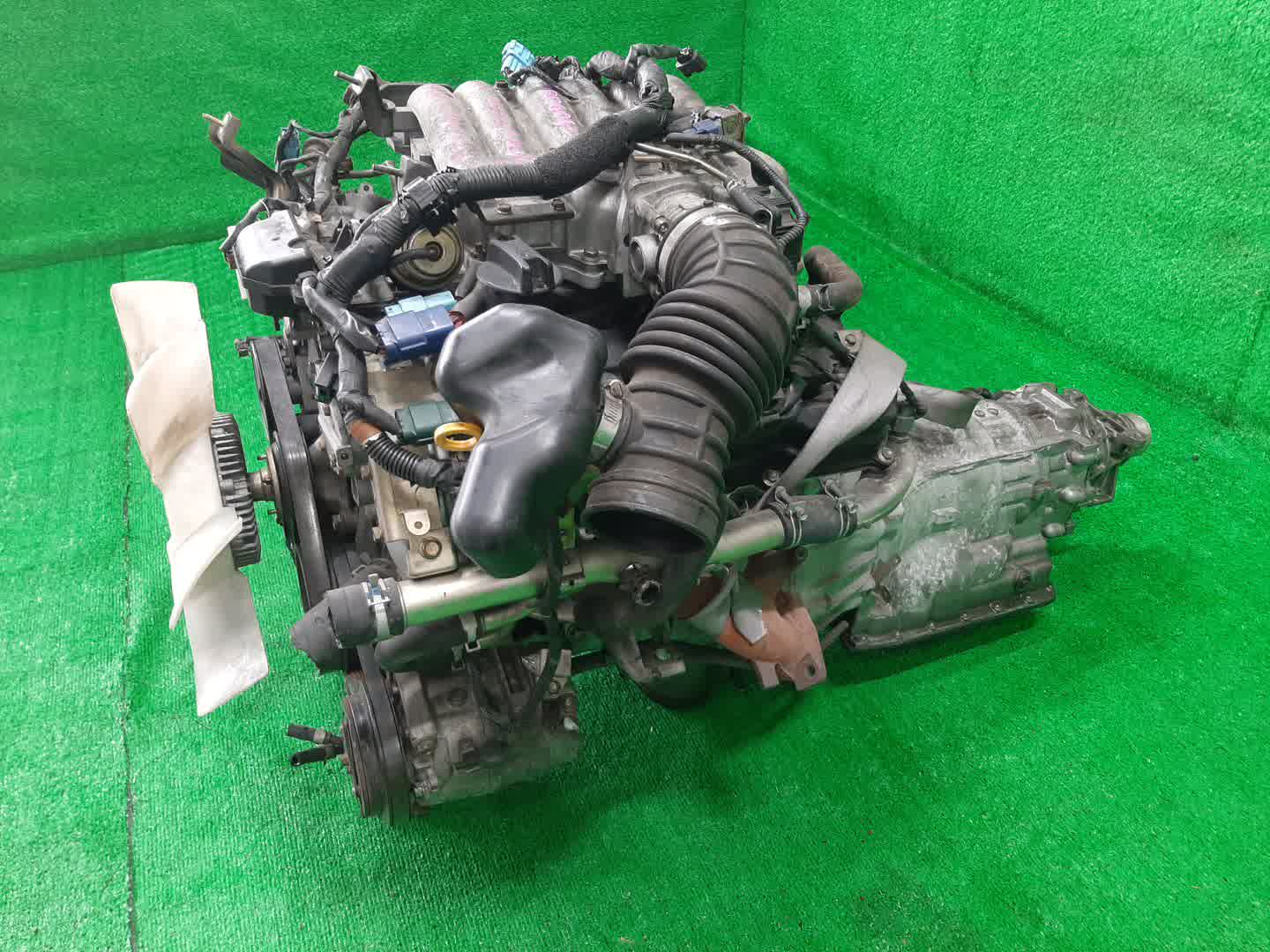 Двигатель NISSAN ELGRAND E51 VQ35DE SET 4 ракурс