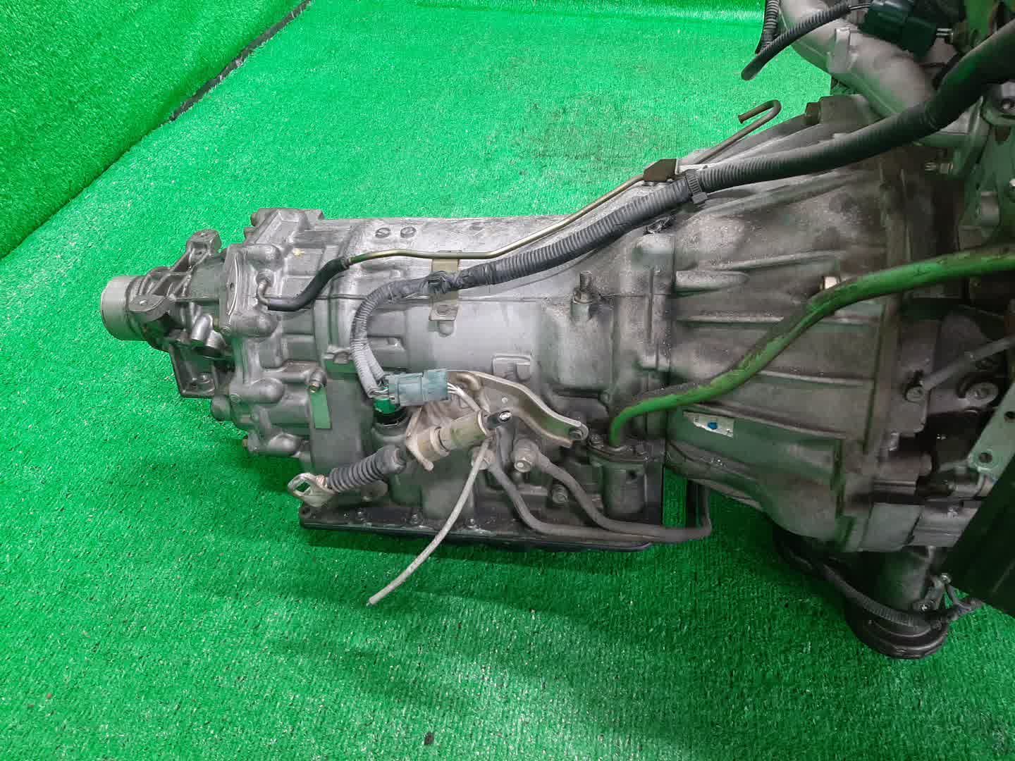 Двигатель NISSAN ELGRAND E51 VQ35DE SET 5 ракурс