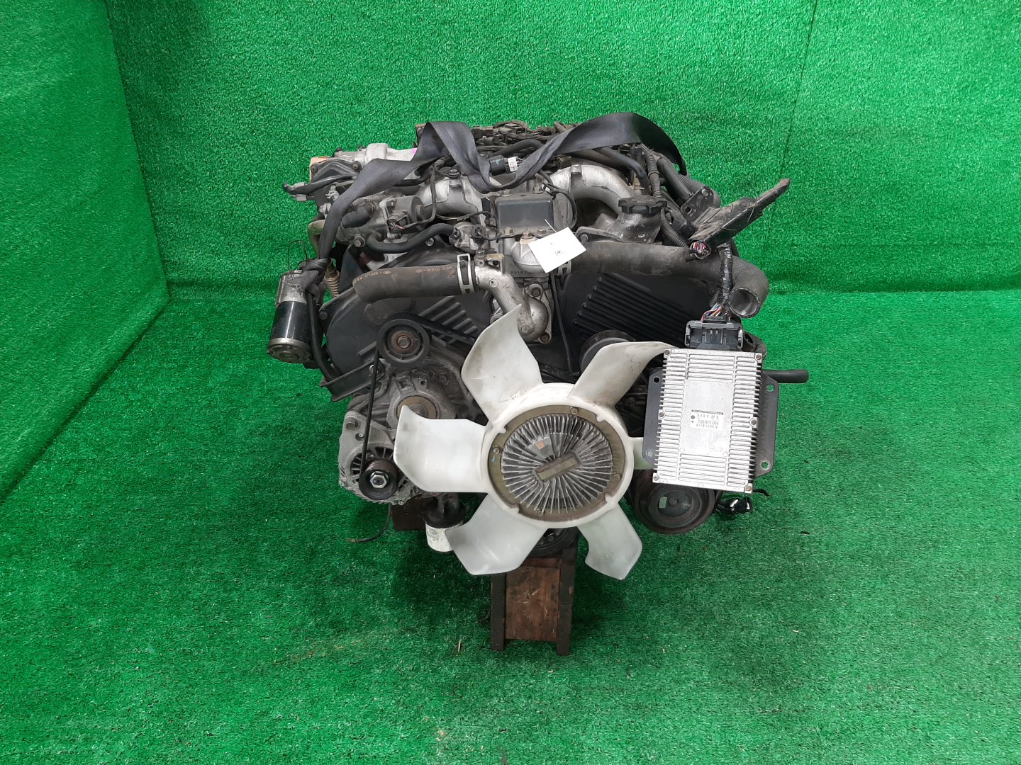 Двигатель MITSUBISHI PAJERO V75W, V65W 6G74 MR578332 2 ракурс