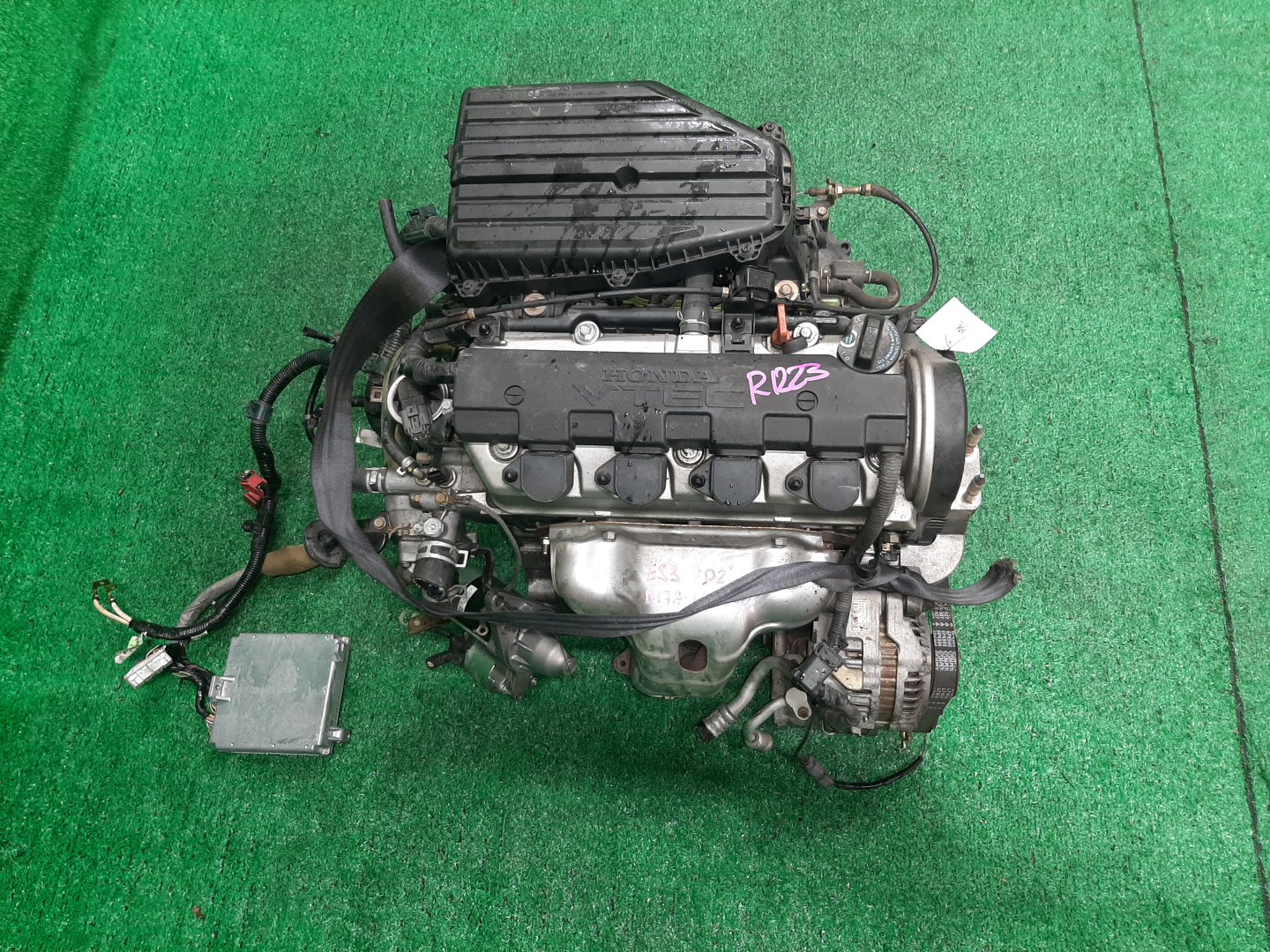 Двигатель HONDA CIVIC, STREAM, EDIX, CIVIC FERIO EU3, ES3, EU4, ET2, EN2, RN2, RN1, BE1, BE2 D17A 1102330 1 ракурс
