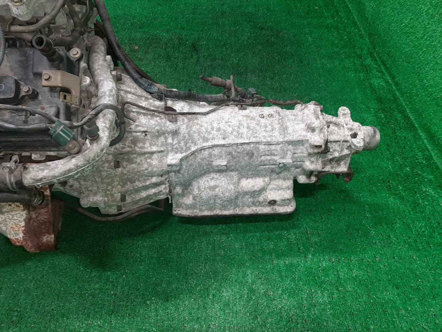 Двигатель NISSAN ELGRAND E51 VQ35DE SET 5 ракурс