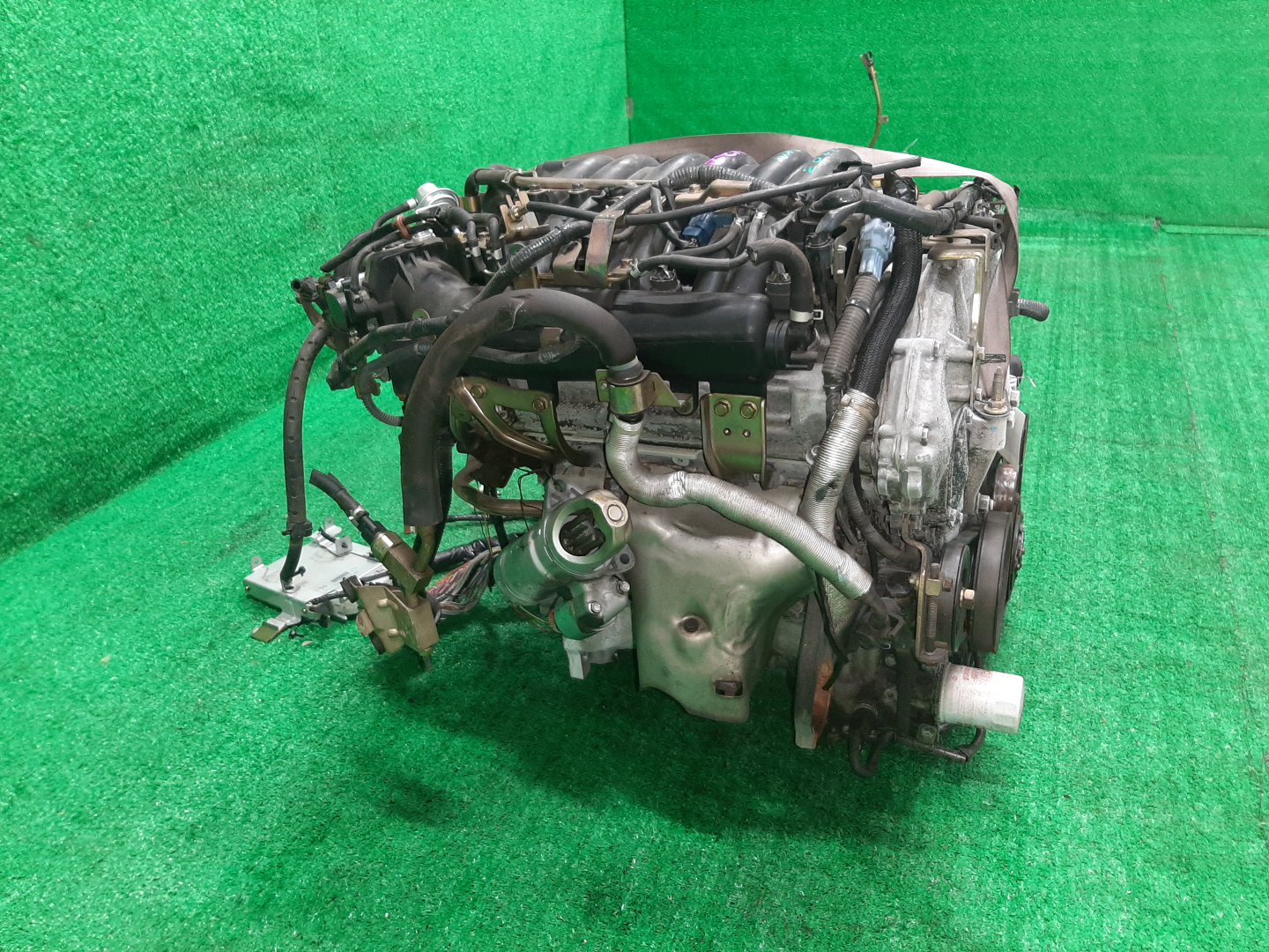Двигатель NISSAN CEFIRO A33 VQ20DE 227768A 3 ракурс Двигатель NISSAN CEFIRO A33 VQ20DE 227768A 3 ракурс
