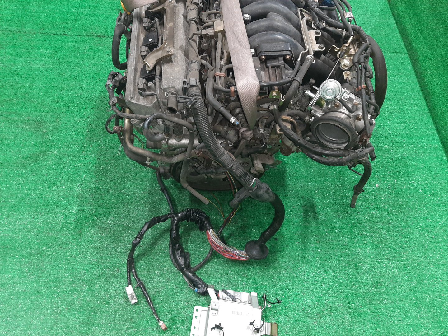 Двигатель NISSAN CEFIRO A33 VQ20DE 227768A 5 ракурс Двигатель NISSAN CEFIRO A33 VQ20DE 227768A 5 ракурс