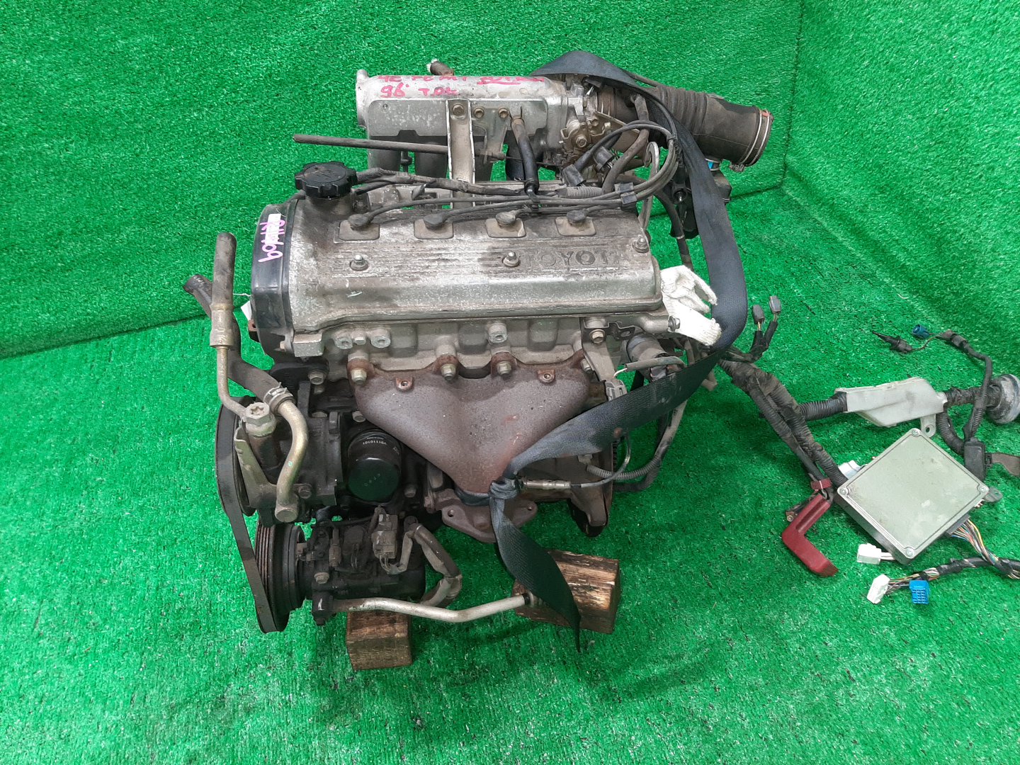 Двигатель TOYOTA COROLLA, SPRINTER, CORSA, STARLET, TERCEL, COROLLA II, CYNOS EE101, EE102, EE111, EE100, EL41, EL51, EP82, EP91, EL52 4E-FE TPAM 4 ракурс