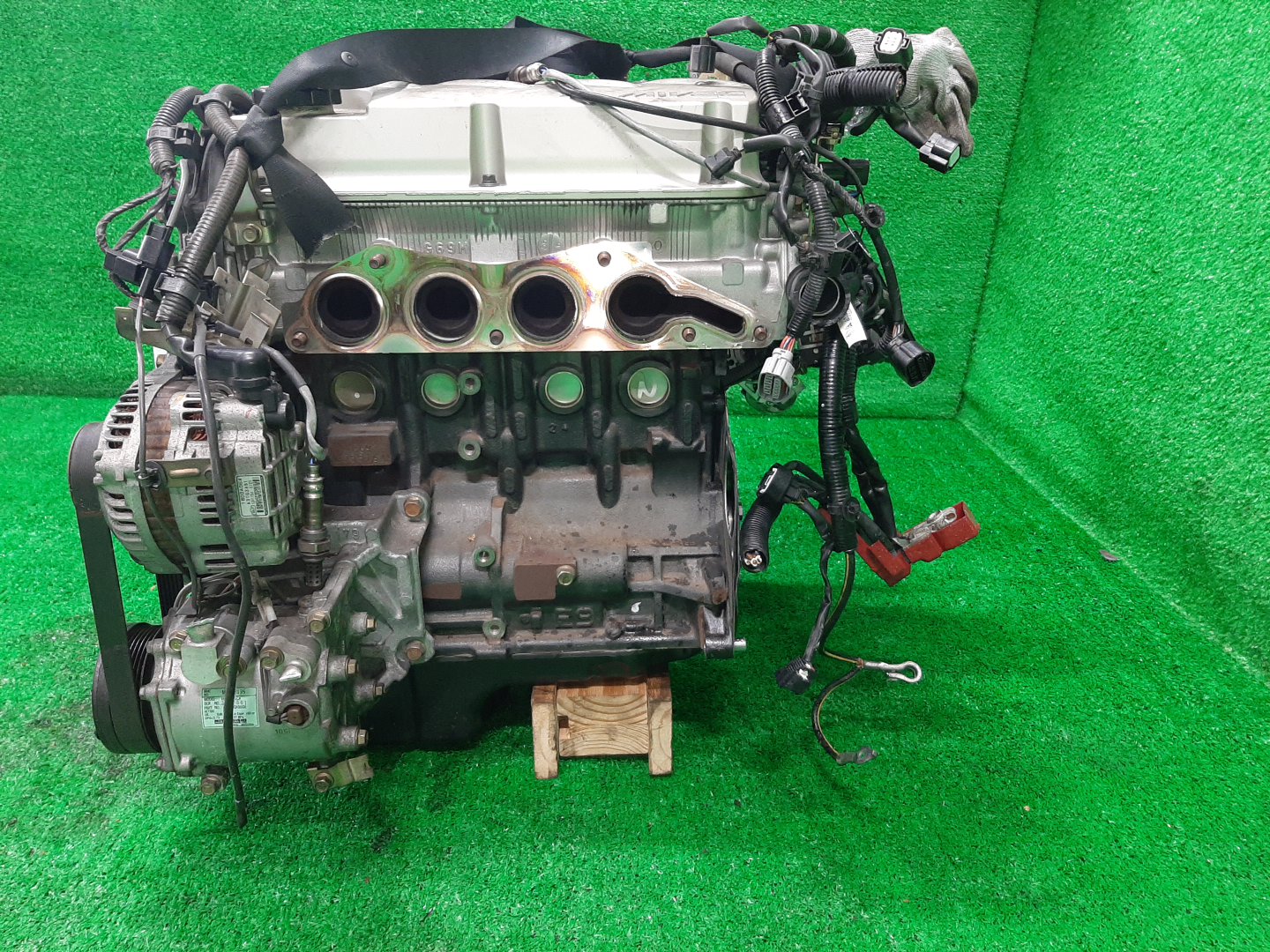 Двигатель MITSUBISHI GRANDIS NA4W 4G69 LJ5516 4 ракурс