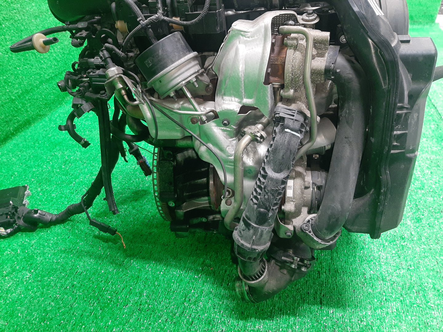 Двигатель VOLVO S90, V60, XC90, S60, V40, XC60 , FW, FS, MVA8, MV, DZ D4204T14 D4204T14 3 ракурс