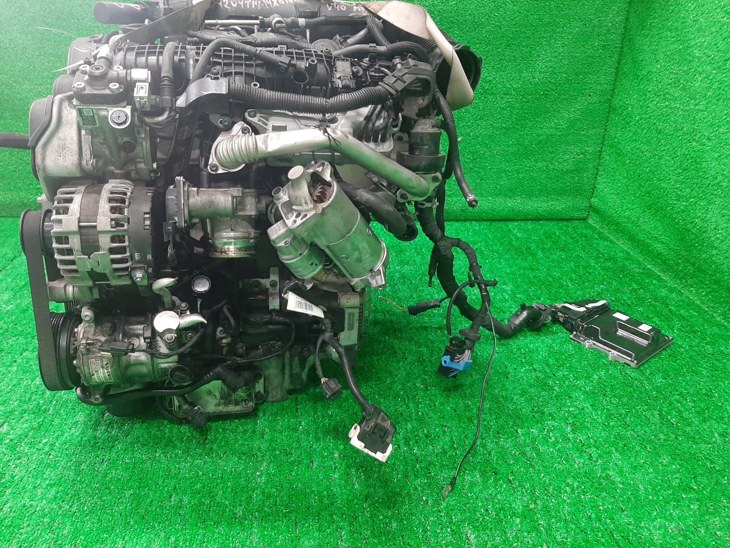Двигатель VOLVO S90, V60, XC90, S60, V40, XC60 , FW, FS, MVA8, MV, DZ D4204T14 D4204T14 4 ракурс