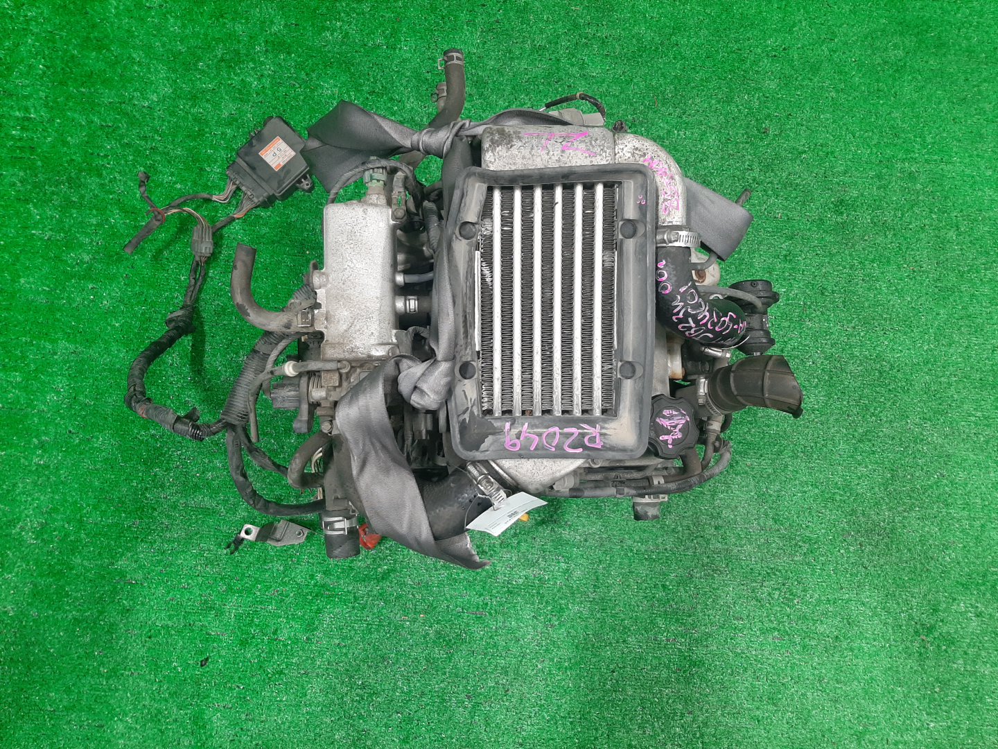 Двигатель SUZUKI JIMNY JB23W K6A-T 1MOD 1 ракурс Двигатель SUZUKI JIMNY JB23W K6A-T 1MOD 1 ракурс
