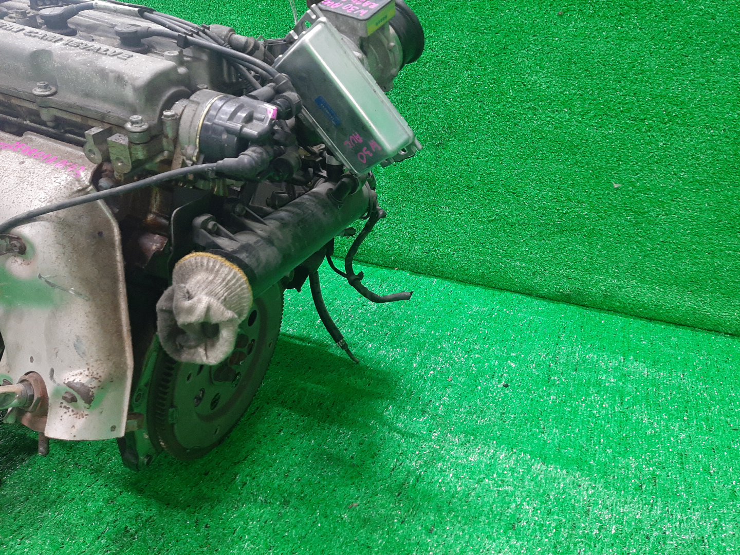 Двигатель NISSAN LARGO W30 KA24DE 059455U 5 ракурс