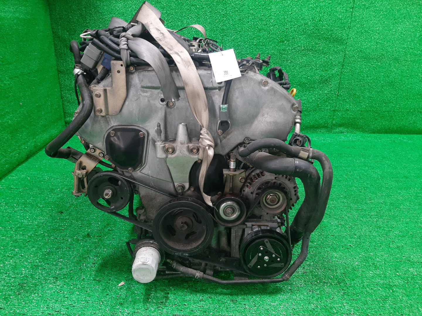 Двигатель NISSAN CEFIRO A33 VQ20DE NEO 2 ракурс Двигатель NISSAN CEFIRO A33 VQ20DE NEO 2 ракурс