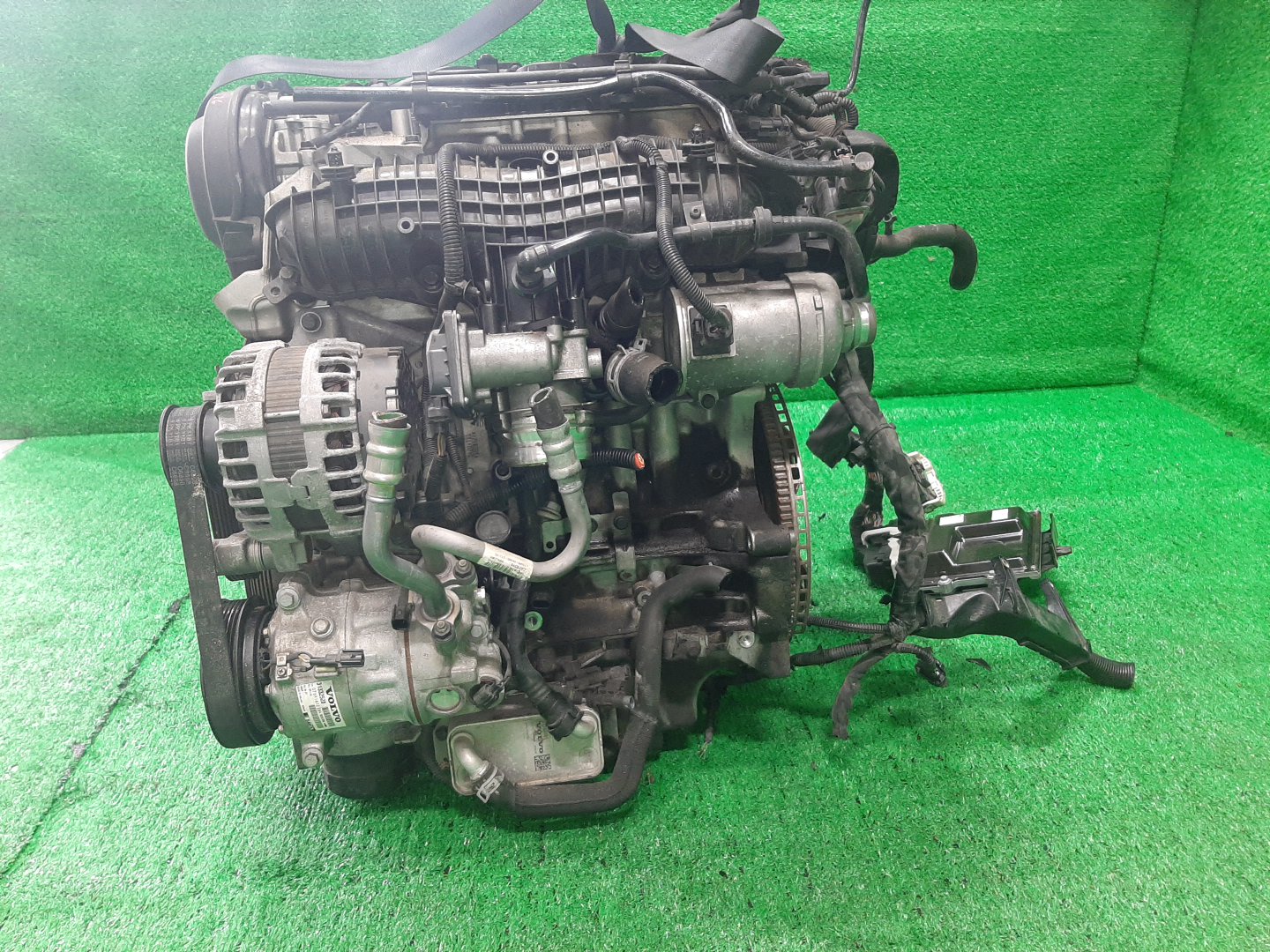 Двигатель VOLVO V60, S60, V40, XC70, V70, XC60, S80 FW, FB420, FS40, MV, BZ, BW40, DZ40, AS B4204T11 1008924 4 ракурс