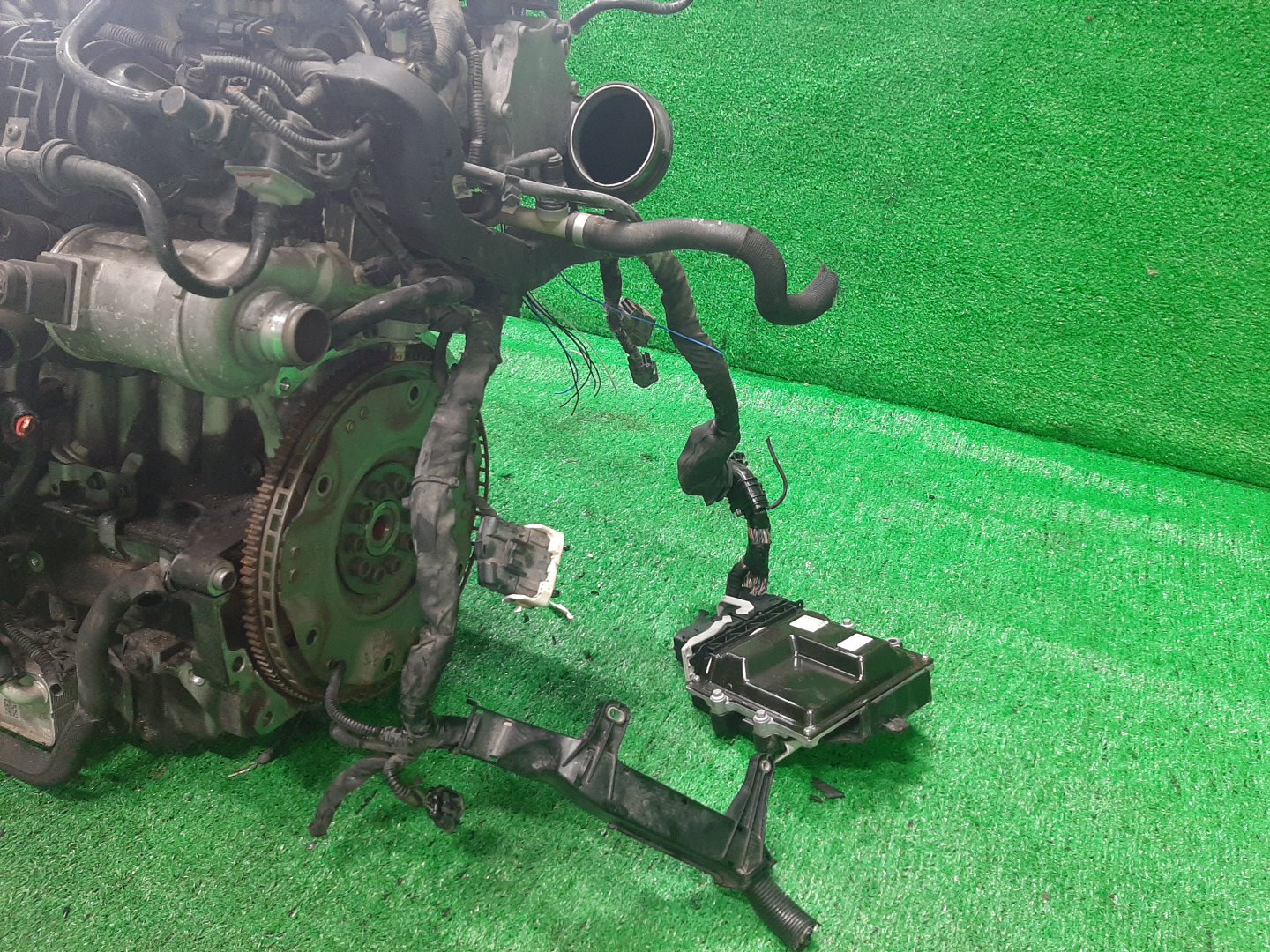 Двигатель VOLVO V60, S60, V40, XC70, V70, XC60, S80 FW, FB420, FS40, MV, BZ, BW40, DZ40, AS B4204T11 1008924 5 ракурс