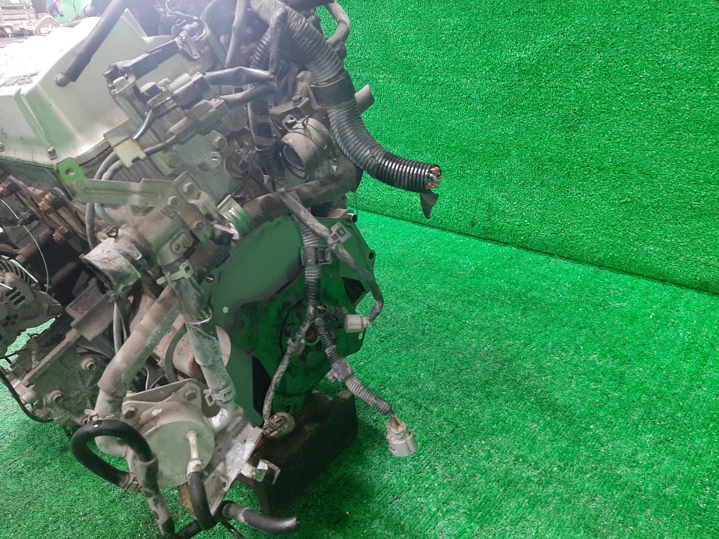 Двигатель MITSUBISHI GRANDIS NA4W 4G69 LJ2464 5 ракурс