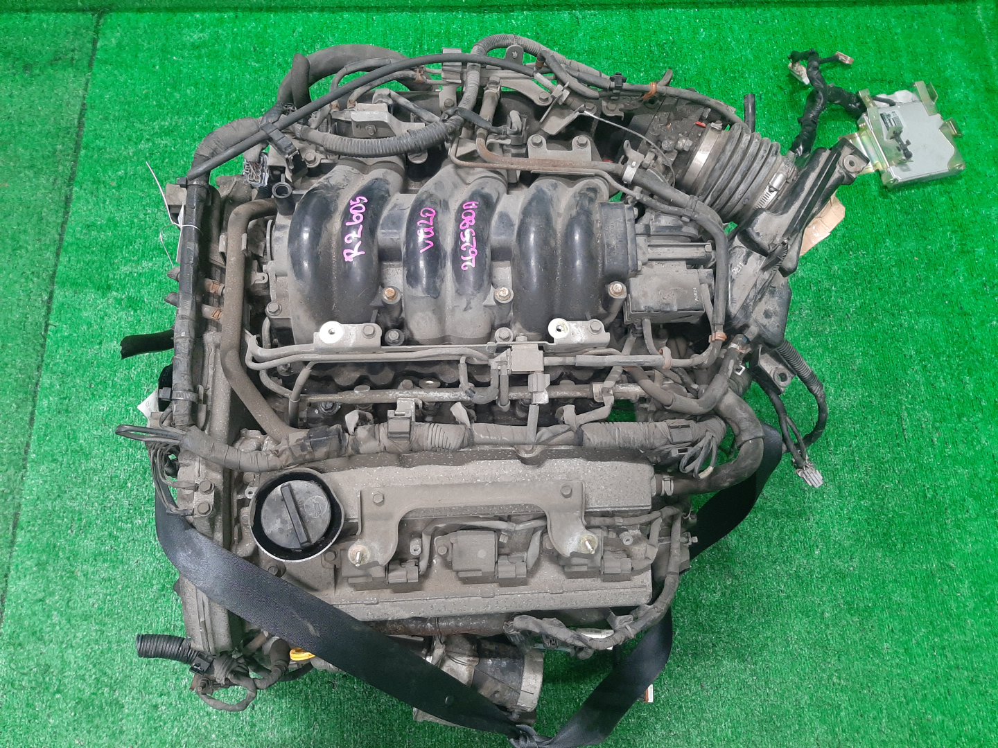 Двигатель NISSAN CEFIRO A33 VQ20DE NEO 1 ракурс Двигатель NISSAN CEFIRO A33 VQ20DE NEO 1 ракурс