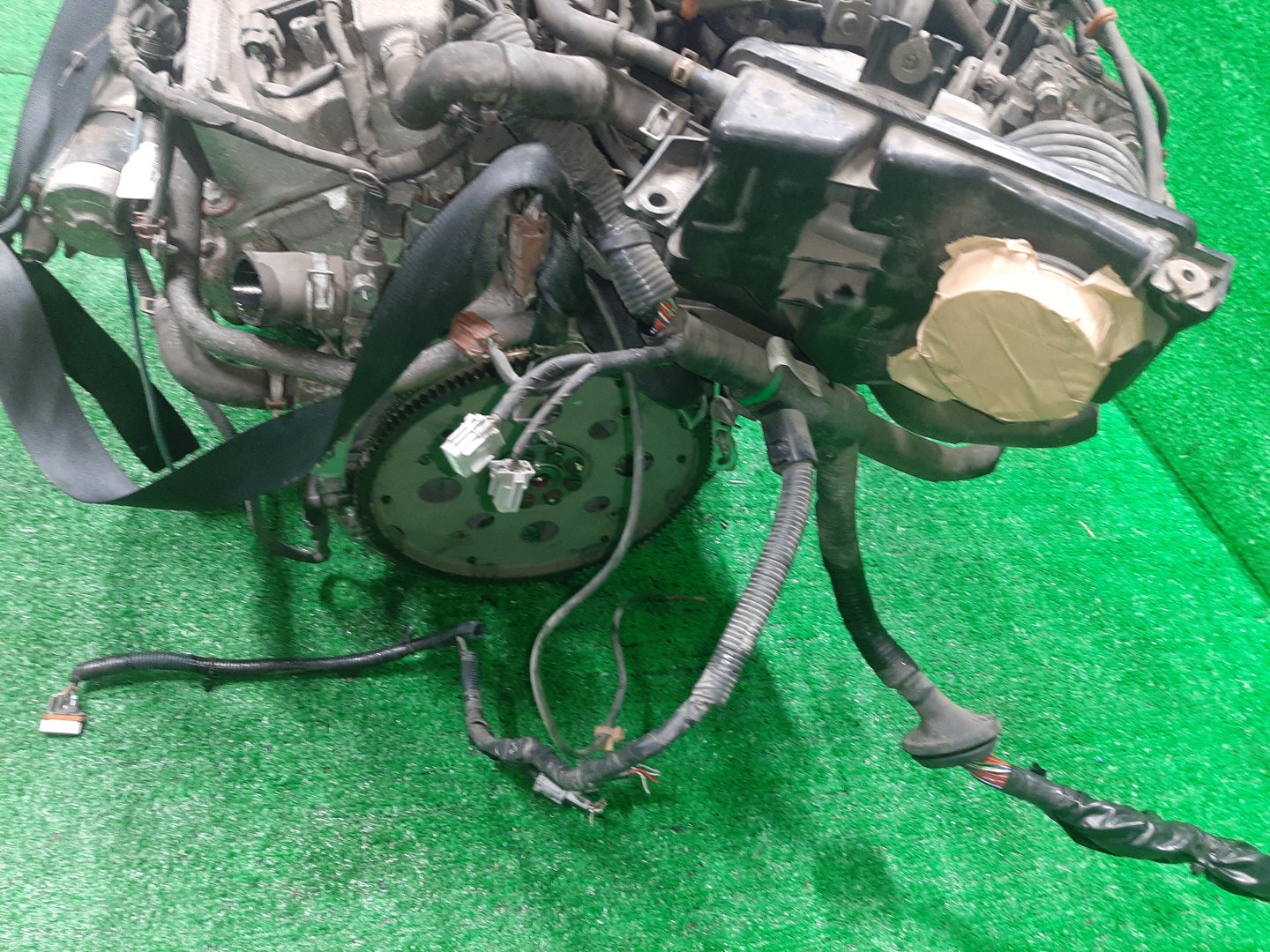 Двигатель NISSAN CEFIRO A33 VQ20DE NEO 5 ракурс Двигатель NISSAN CEFIRO A33 VQ20DE NEO 5 ракурс