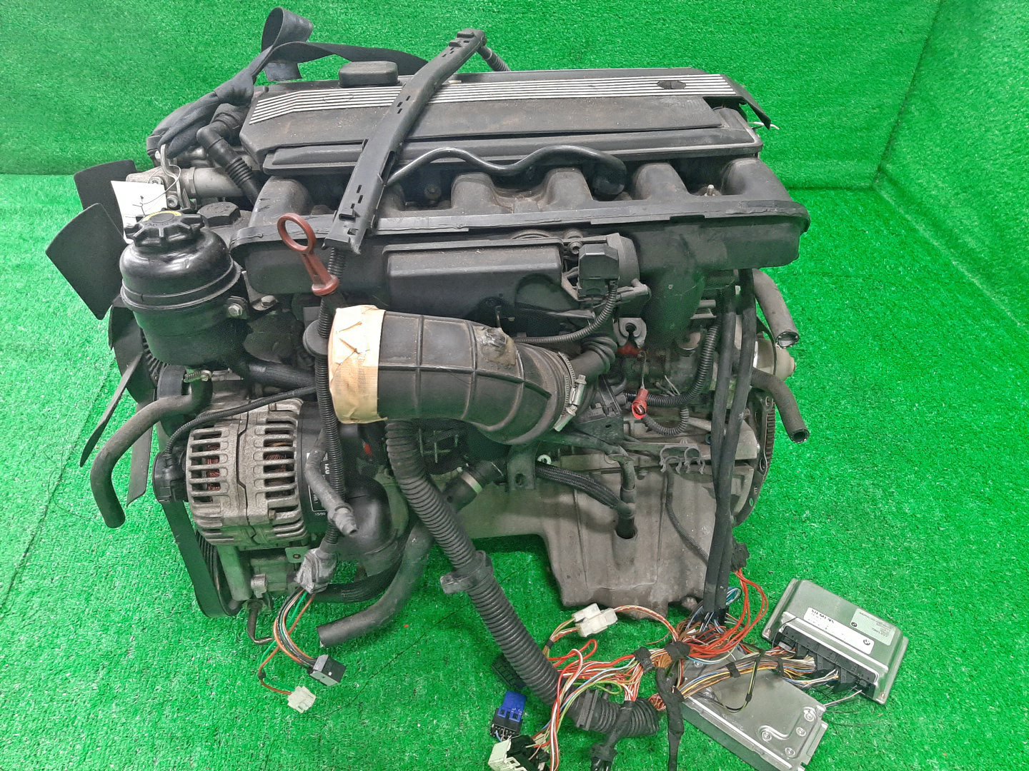 Двигатель BMW 5-Series, 3-Series, 320i, 520i E39, E46 M52B20, M52B20TU, 206S4 M52 4 ракурс