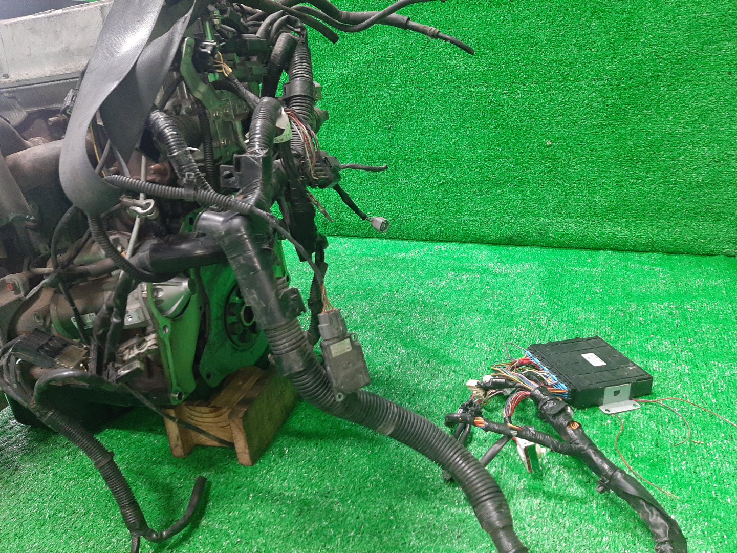 Двигатель MITSUBISHI GRANDIS NA4W 4G69 NT3105 5 ракурс