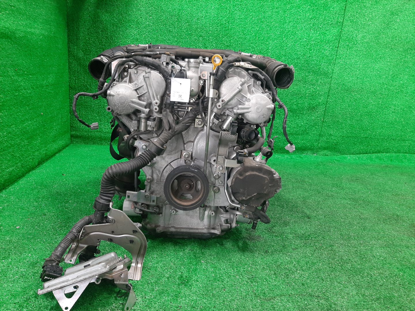Двигатель NISSAN SKYLINE HV37 VQ35HR HYBRID 2 ракурс