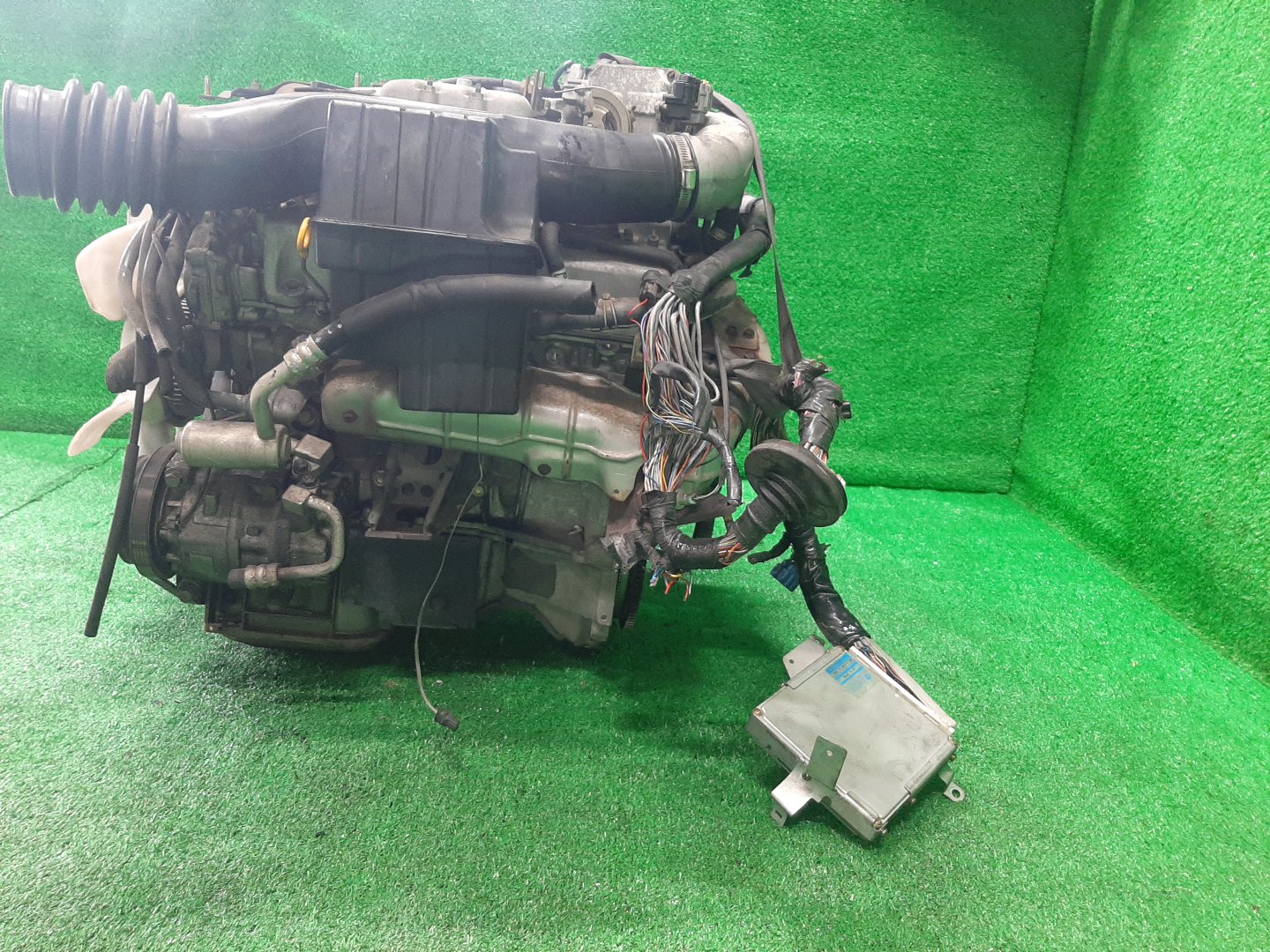 Двигатель NISSAN LEOPARD JHY33 VQ30DD 798770A 4 ракурс