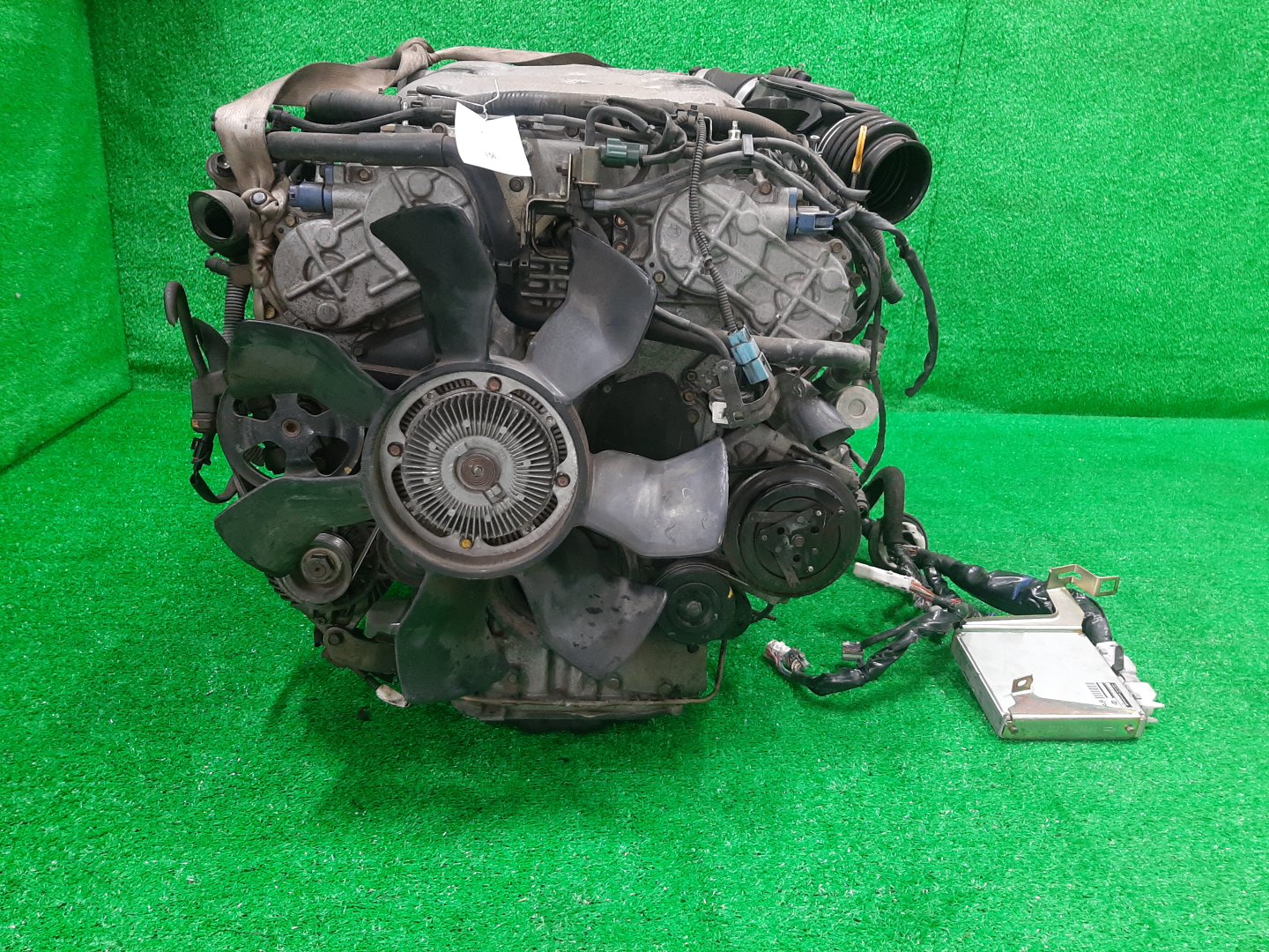 Двигатель NISSAN SKYLINE, STAGEA V35, M35 VQ25DD 160202A 2 ракурс