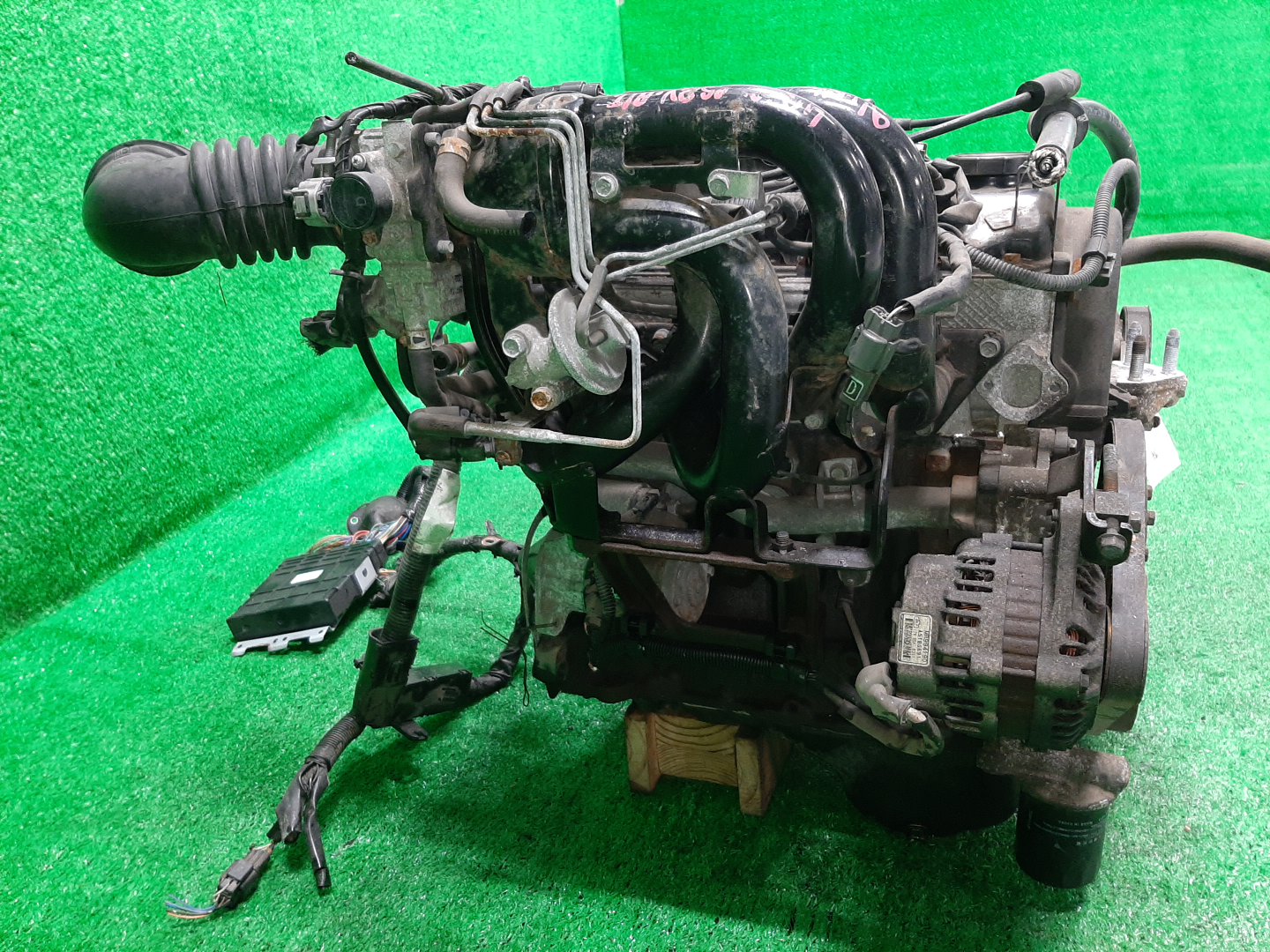 Двигатель MITSUBISHI LANCER CEDIA, LANCER, MIRAGE DINGO CS2A, CS2W, CS2V, CQ2A 4G15 HE GDI 3 ракурс Двигатель MITSUBISHI LANCER CEDIA, LANCER, MIRAGE DINGO CS2A, CS2W, CS2V, CQ2A 4G15 HE GDI 3 ракурс