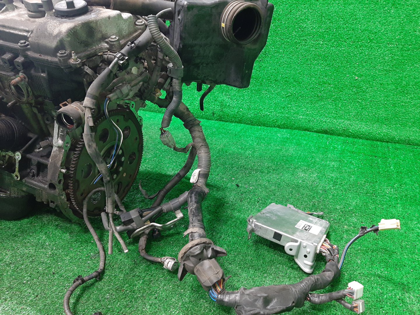 Двигатель TOYOTA ALPHARD MNH15W 1MZ-FE 2MOD 5 ракурс Двигатель TOYOTA ALPHARD MNH15W 1MZ-FE 2MOD 5 ракурс
