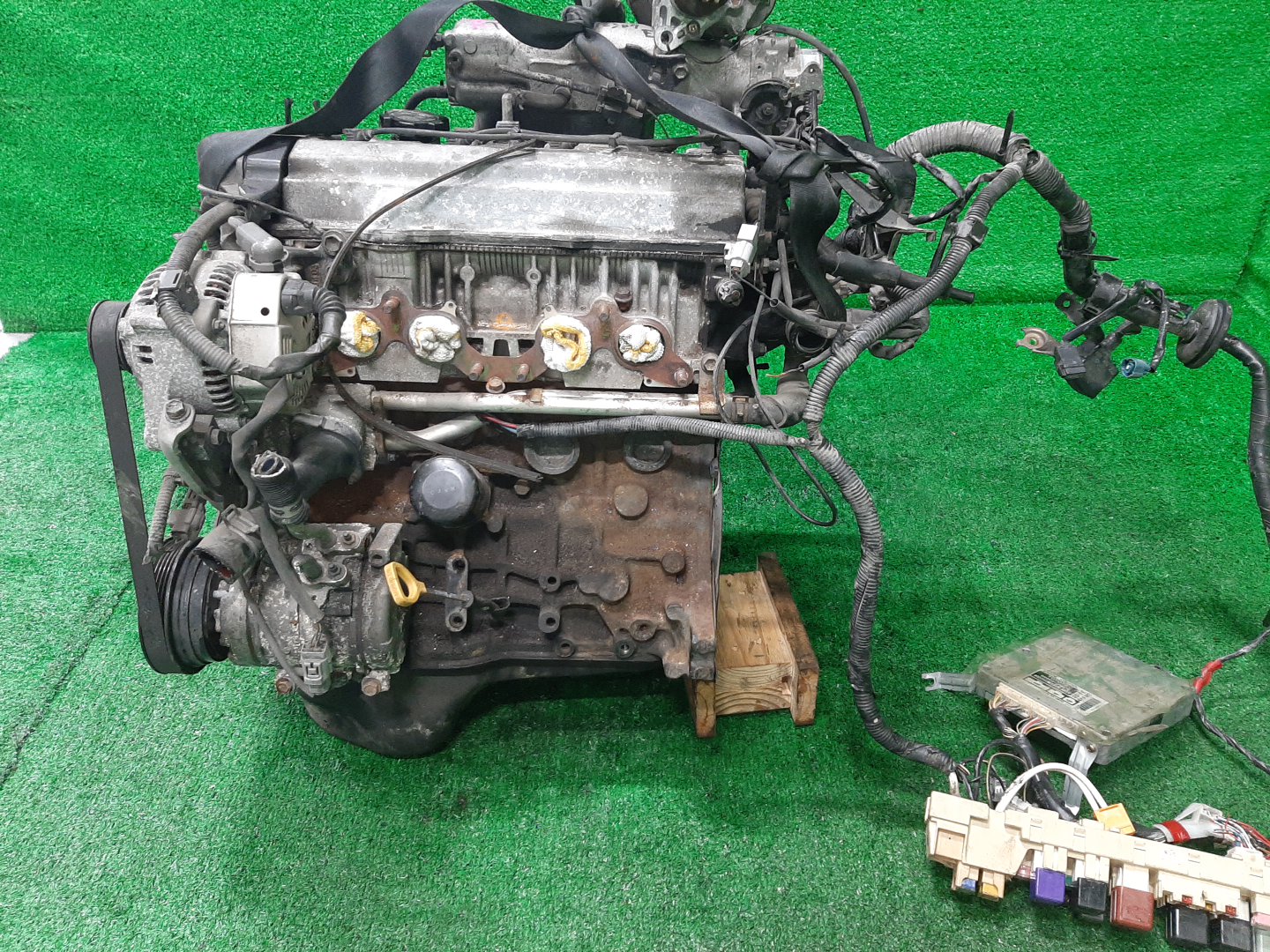 Двигатель TOYOTA CALDINA, CAMRY, CARINA, CORONA, VISTA ST195G, SV35, SV43, ST195 3S-FE KAT 4 ракурс