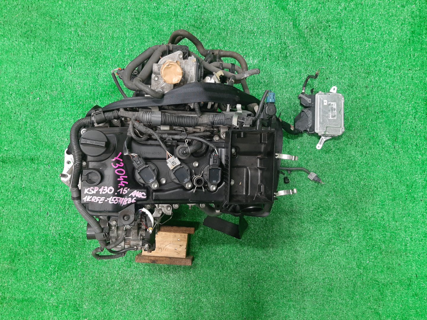 Двигатель TOYOTA VITZ KSP130 1KR-FE 2MOD 1 ракурс