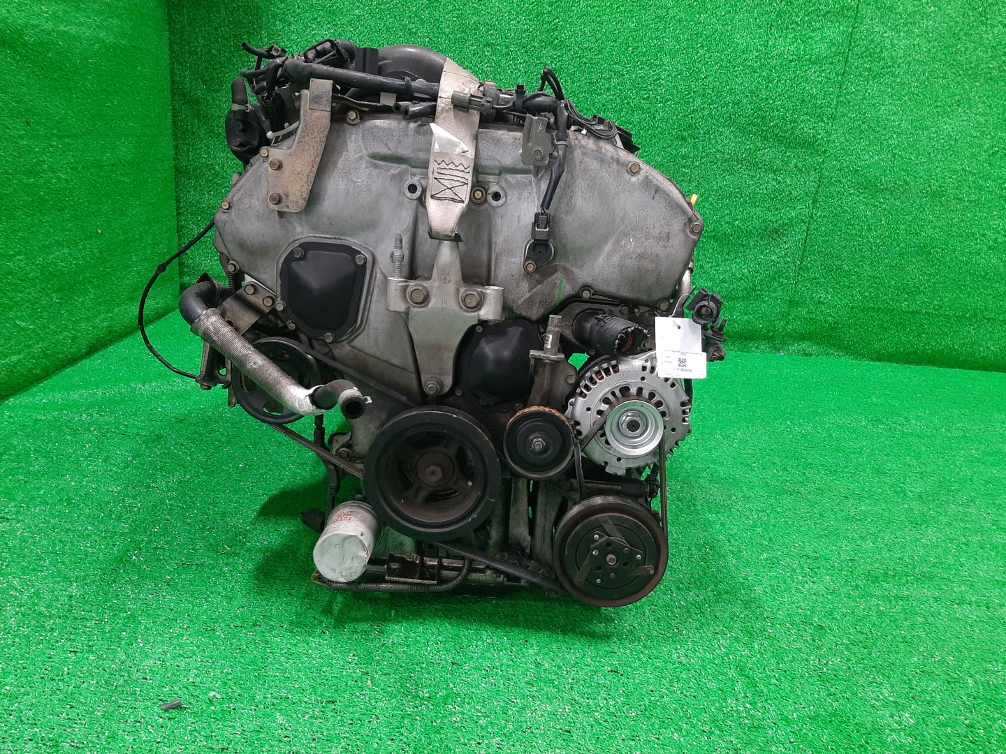 Двигатель NISSAN CEFIRO A33 VQ20DE NEO 2 ракурс Двигатель NISSAN CEFIRO A33 VQ20DE NEO 2 ракурс