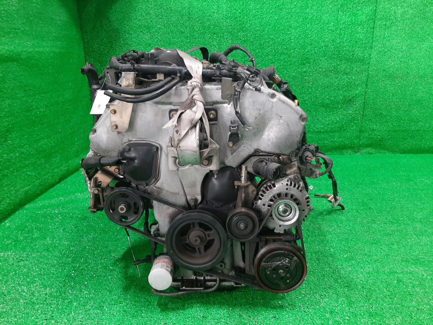 Двигатель NISSAN CEFIRO A33 VQ20DE NEO 2 ракурс Двигатель NISSAN CEFIRO A33 VQ20DE NEO 2 ракурс