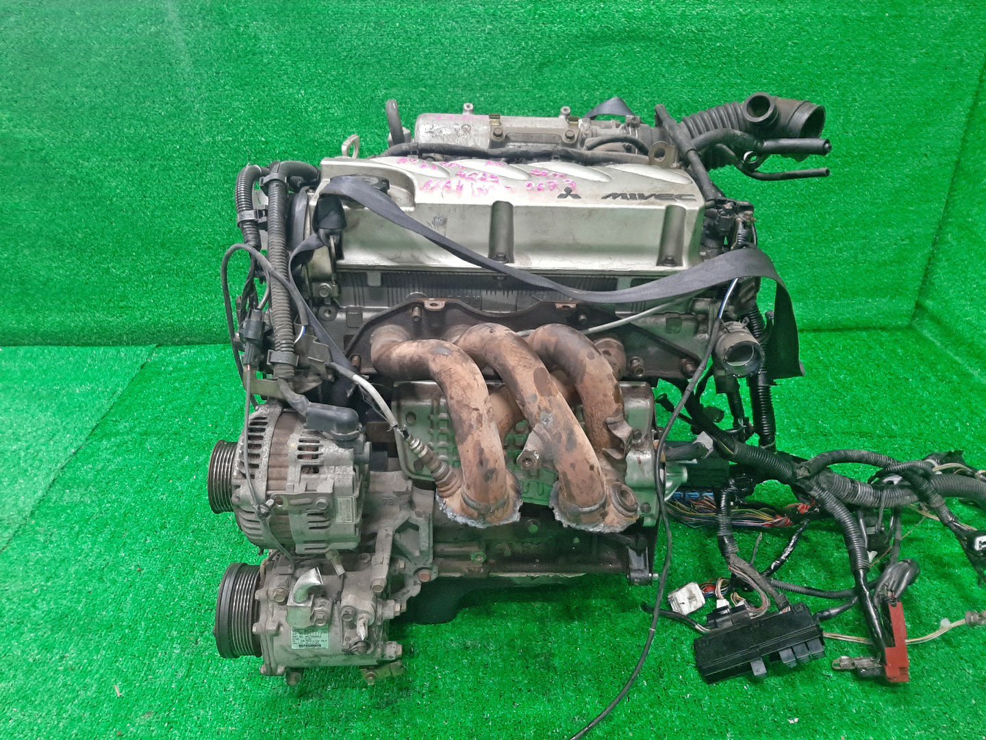 Двигатель MITSUBISHI GRANDIS NA4W 4G69 LG3730 3 ракурс Двигатель MITSUBISHI GRANDIS NA4W 4G69 LG3730 3 ракурс