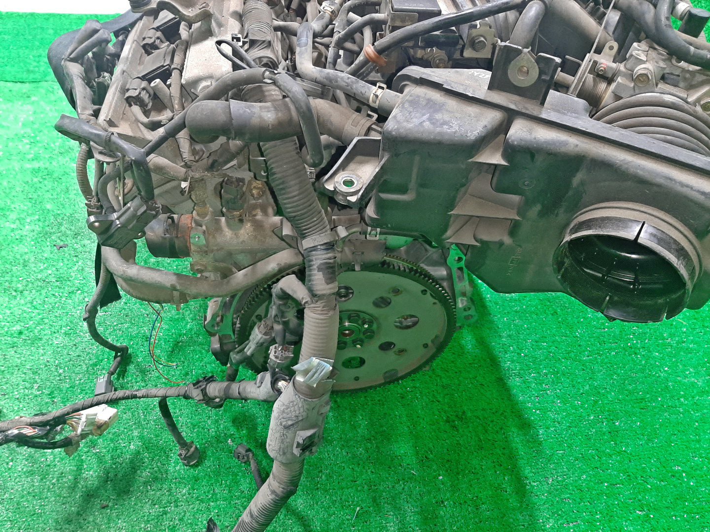 Двигатель NISSAN CEFIRO A33 VQ20DE NEO 5 ракурс Двигатель NISSAN CEFIRO A33 VQ20DE NEO 5 ракурс