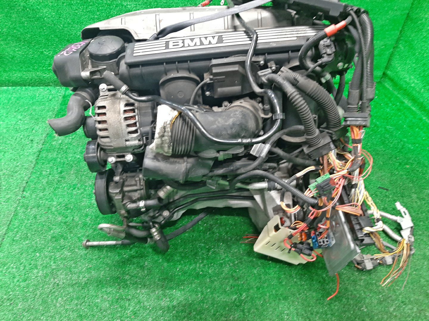 Двигатель BMW 5-Series, 3-Series, 323i, 325i, 525i E61, E60, E90, E91, E93, E92 N52B25AE N52B25AE 3 ракурс