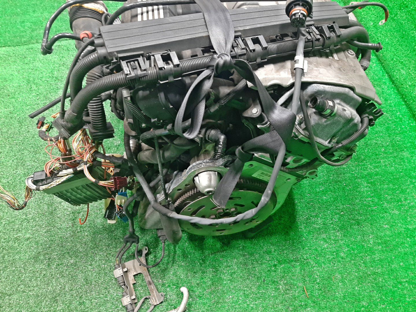 Двигатель BMW 5-Series, 3-Series, 323i, 325i, 525i E61, E60, E90, E91, E93, E92 N52B25AE N52B25AE 5 ракурс