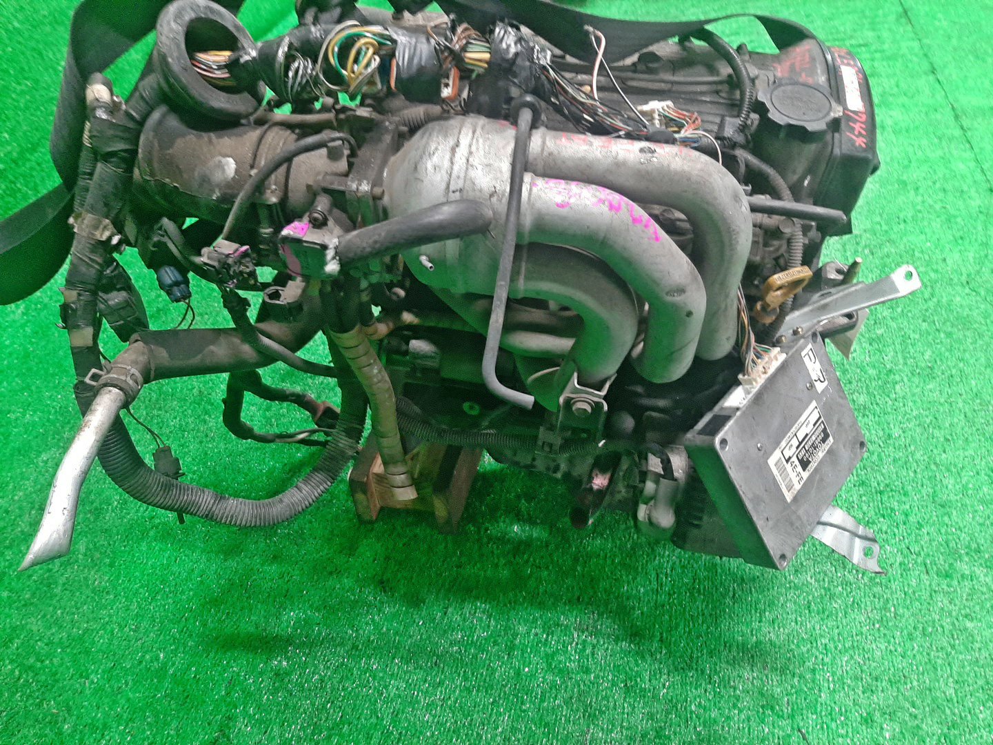 Двигатель TOYOTA COROLLA, SPRINTER, CORSA, STARLET, TERCEL, COROLLA II, CYNOS EE101, EE102, EE111, EE100, EL41, EL51, EP82, EP91, EL52 4E-FE TPAM 4 ракурс