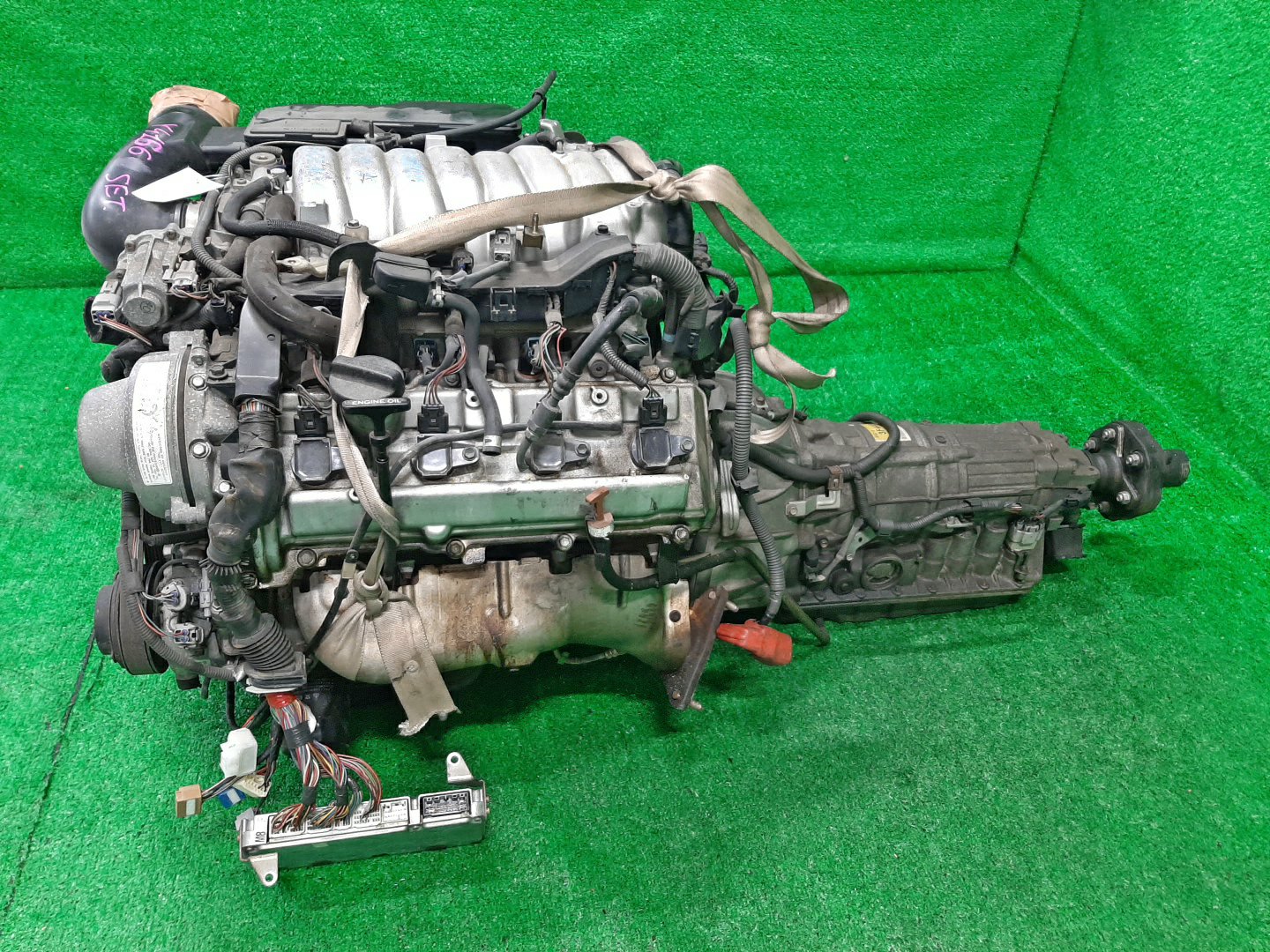 Двигатель TOYOTA CROWN MAJESTA UZS171, UZS175 1UZ-FE SET-VVTI 4 ракурс