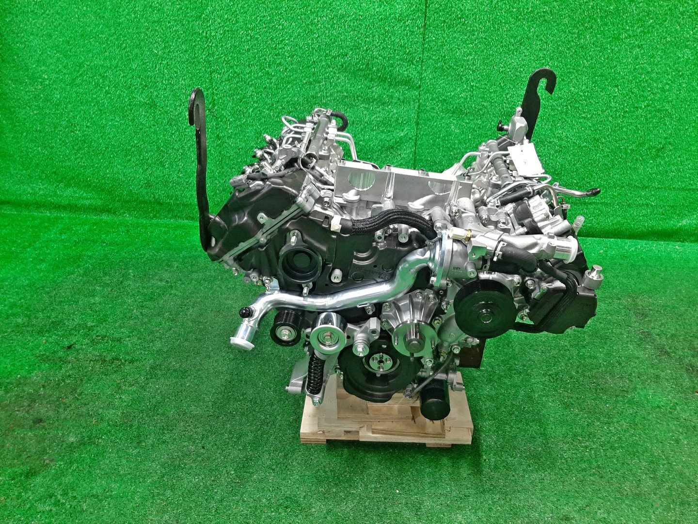 Двигатель TOYOTA LAND CRUISER FJA300W F33A-FTV 19000-52063 2 ракурс