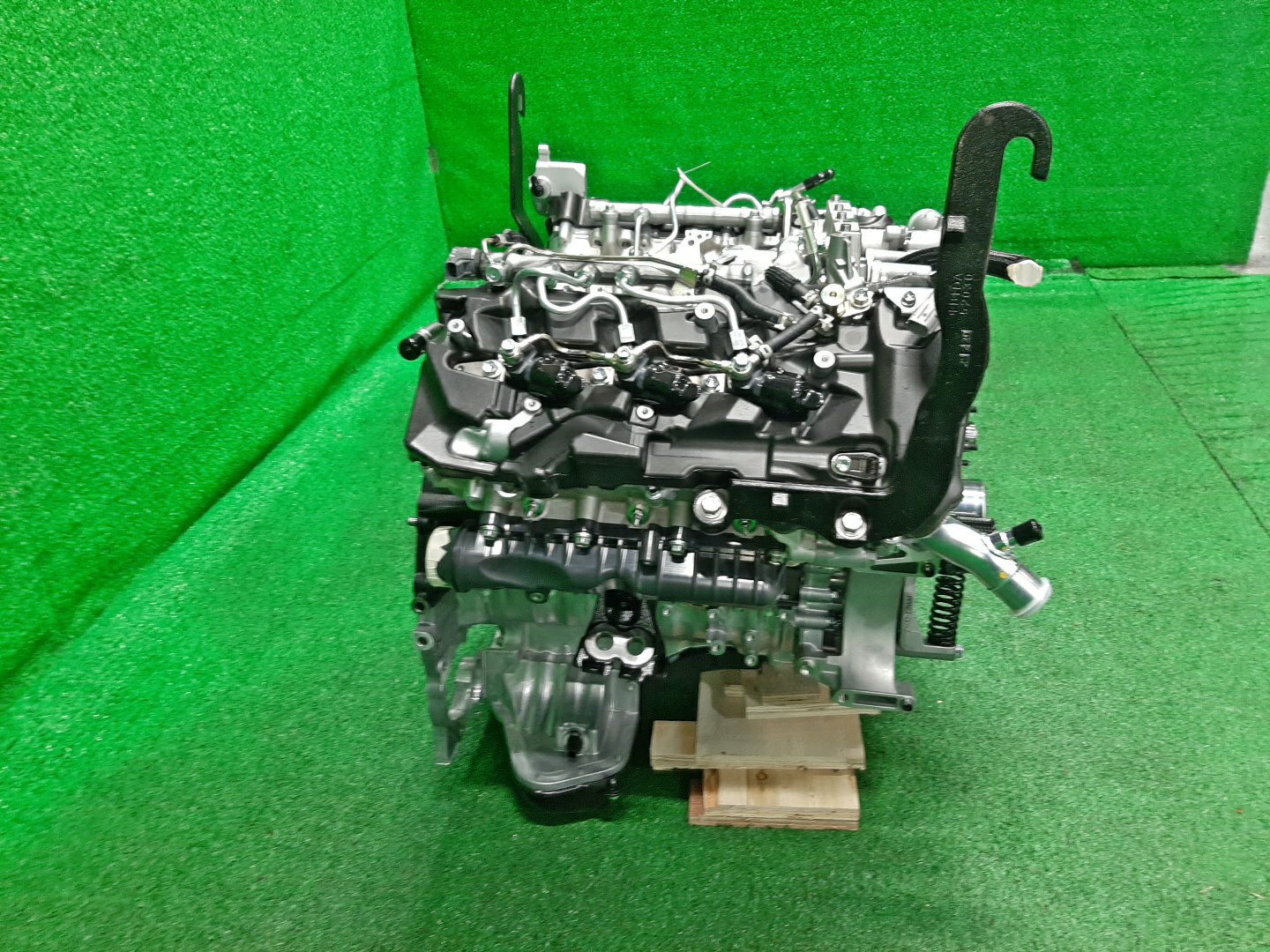 Двигатель TOYOTA LAND CRUISER FJA300W F33A-FTV 19000-52063 3 ракурс