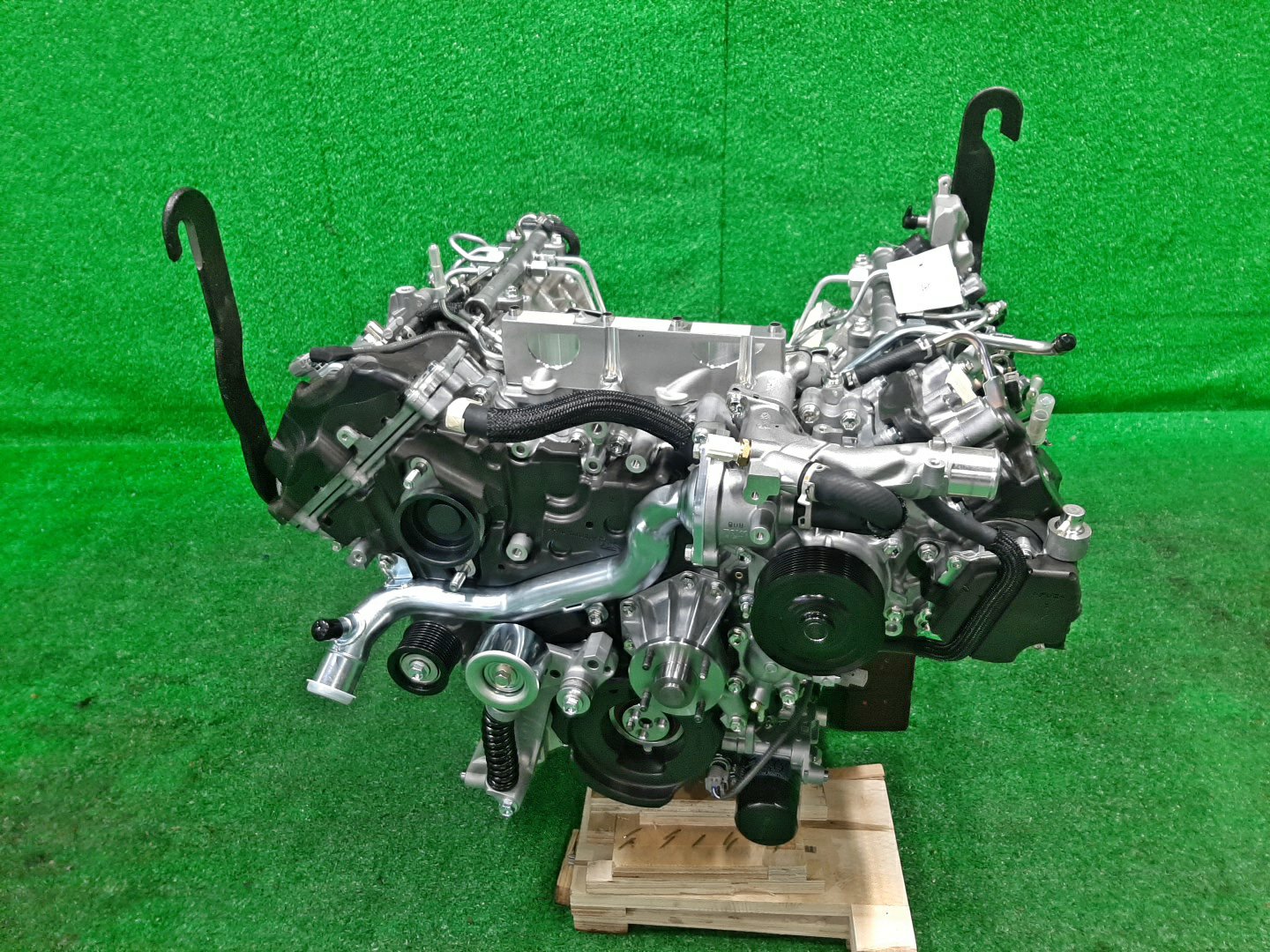 Двигатель TOYOTA LAND CRUISER FJA300W F33A-FTV 19000-52063 2 ракурс