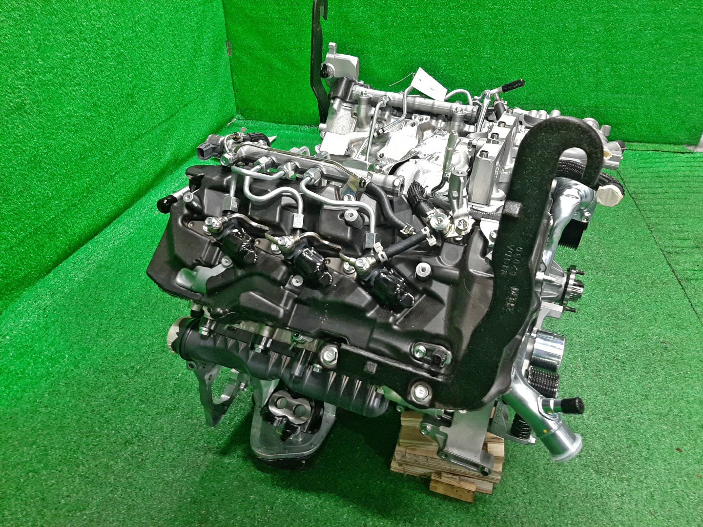 Двигатель TOYOTA LAND CRUISER FJA300W F33A-FTV 19000-52063 3 ракурс
