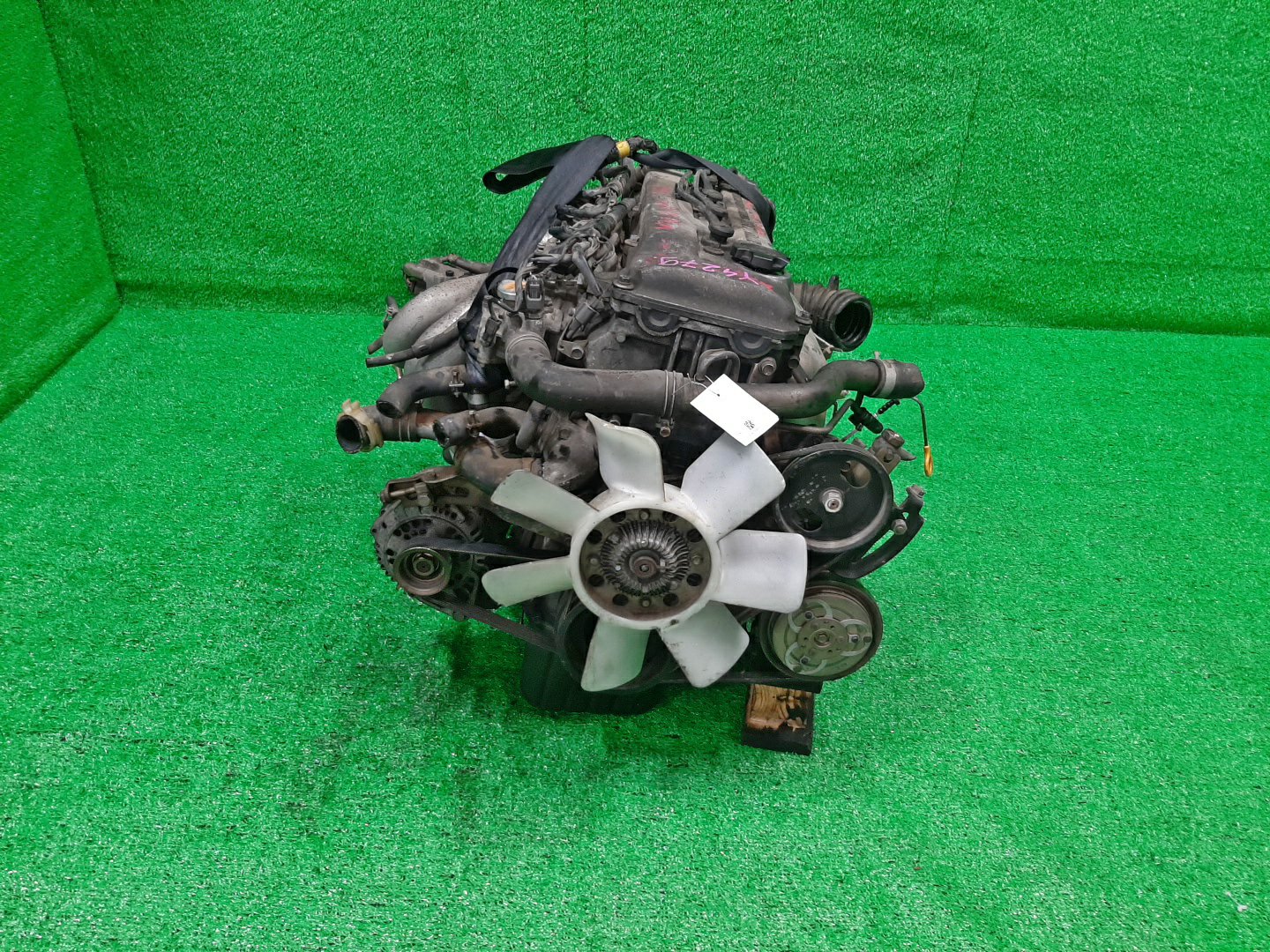 Двигатель NISSAN LARGO W30 KA24DE 134968U 2 ракурс