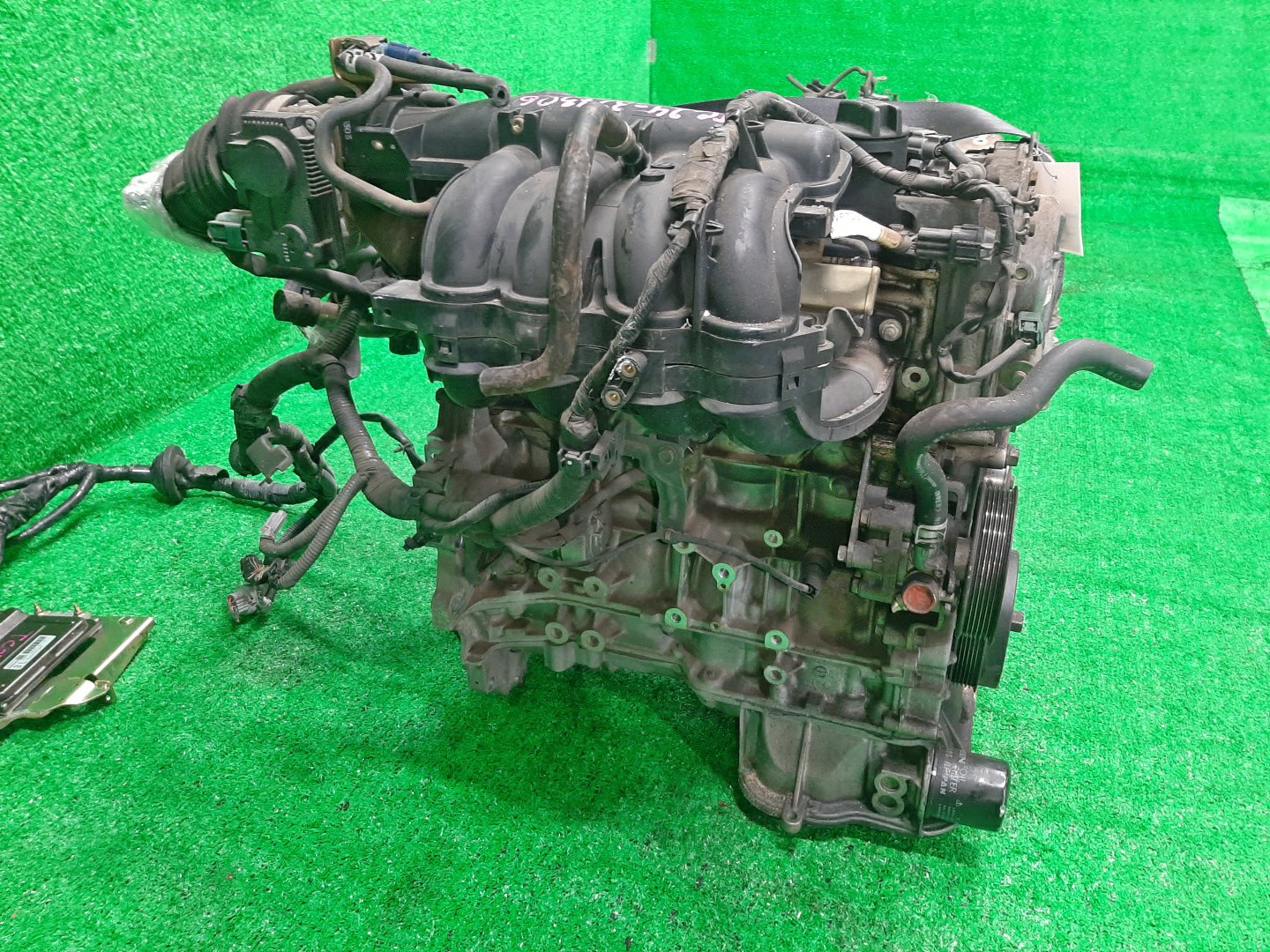 Двигатель NISSAN SERENA TC24 QR20DE PLASTIC 3 ракурс