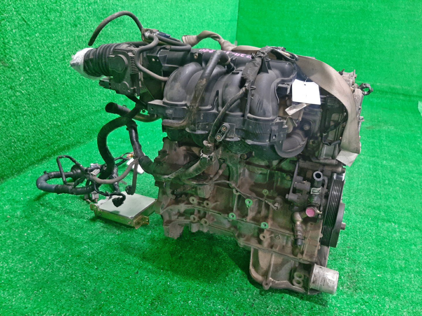 Двигатель NISSAN SERENA TC24 QR20DE PLASTIC 3 ракурс